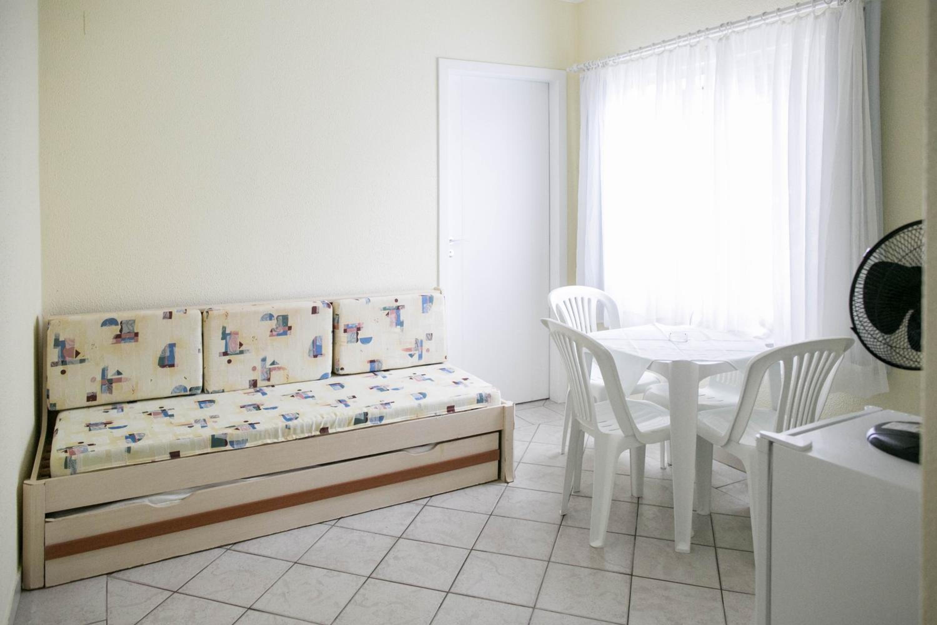 One-Bedroom Apartment - Photo 8