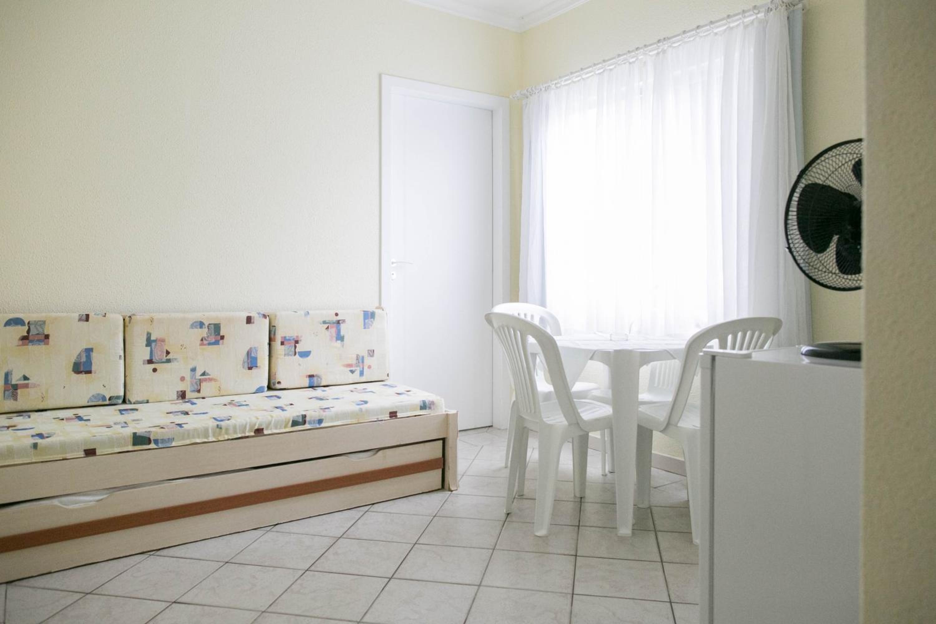 One-Bedroom Apartment - Photo 9