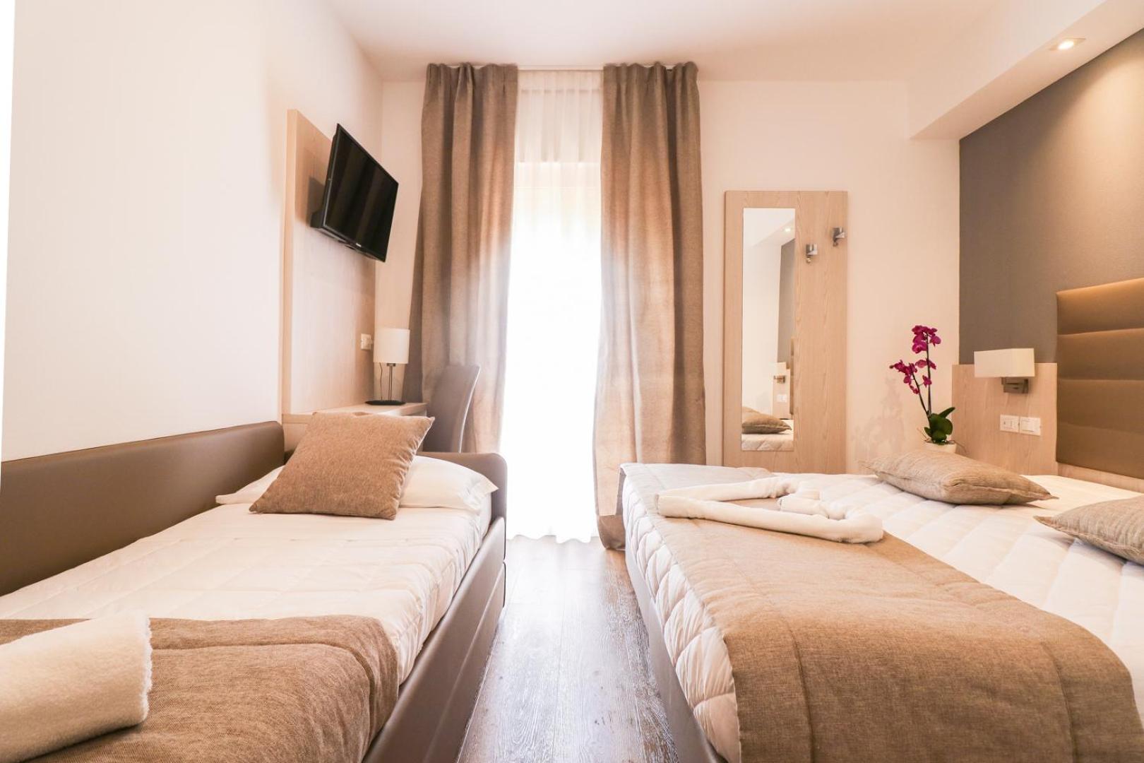 Triple Room with Partial Sea View photo 1