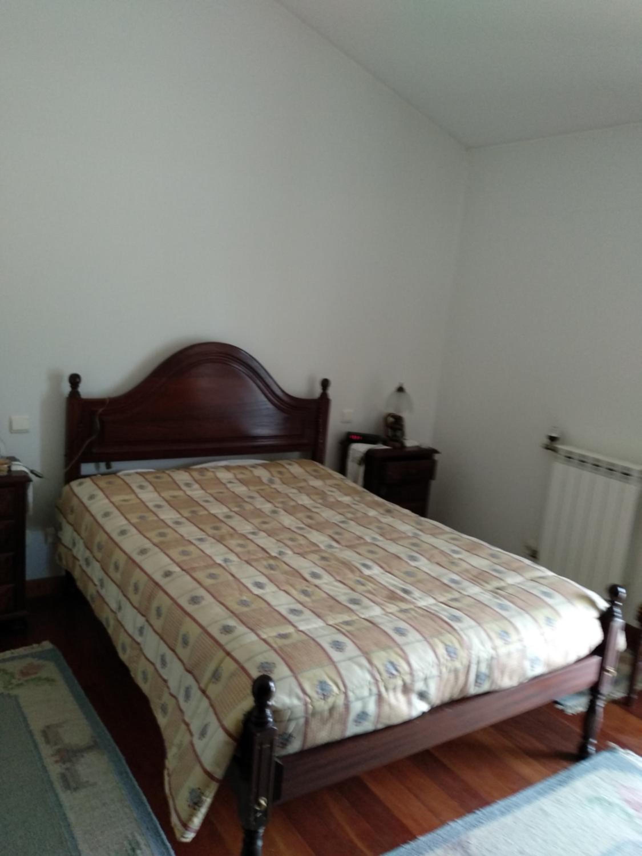 Five-Bedroom House photo 1