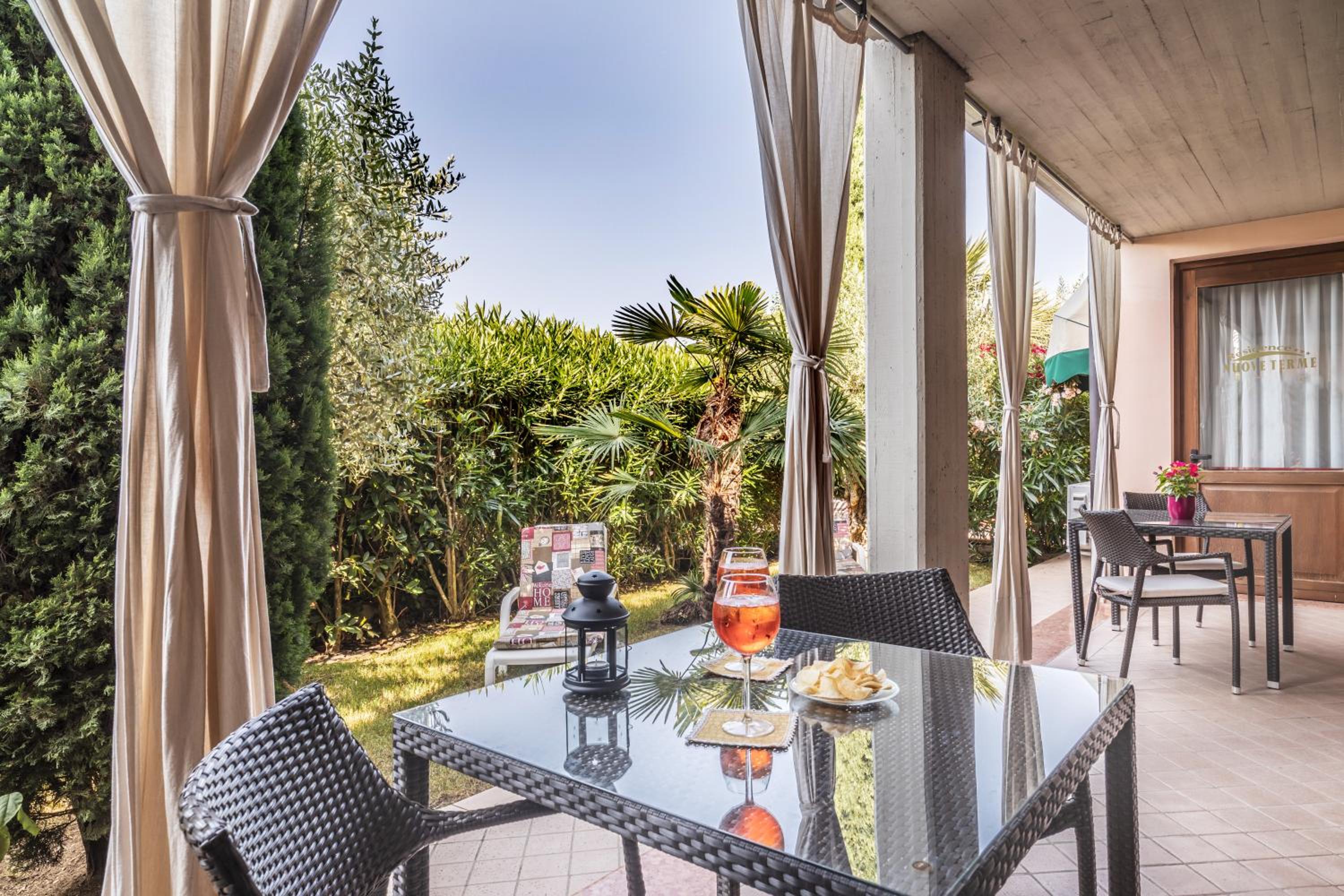  One-Bedroom Apartment with Private Garden - Photo 4
