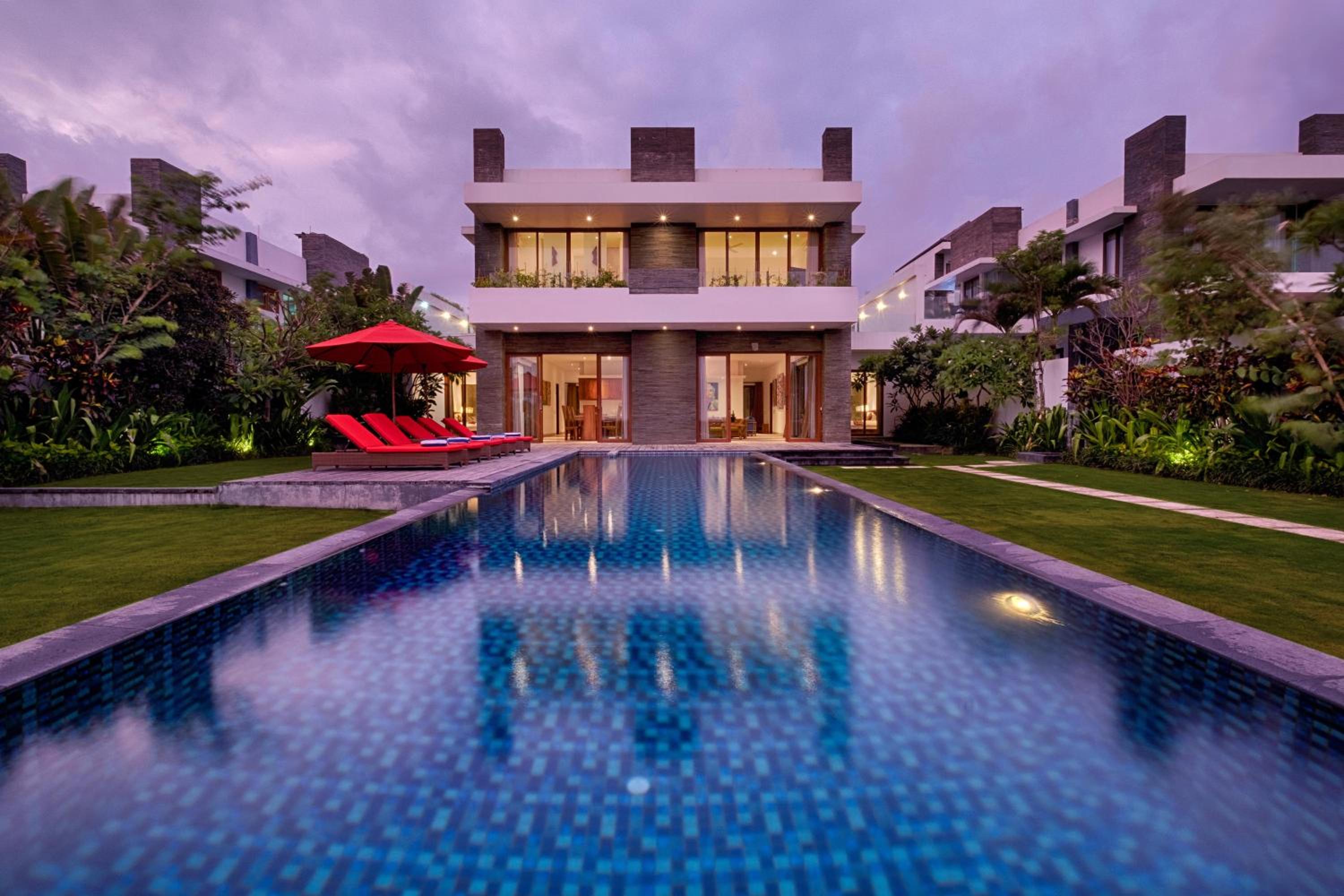 Three-Bedroom Beachfront Villa with Private Pool - Photo 11