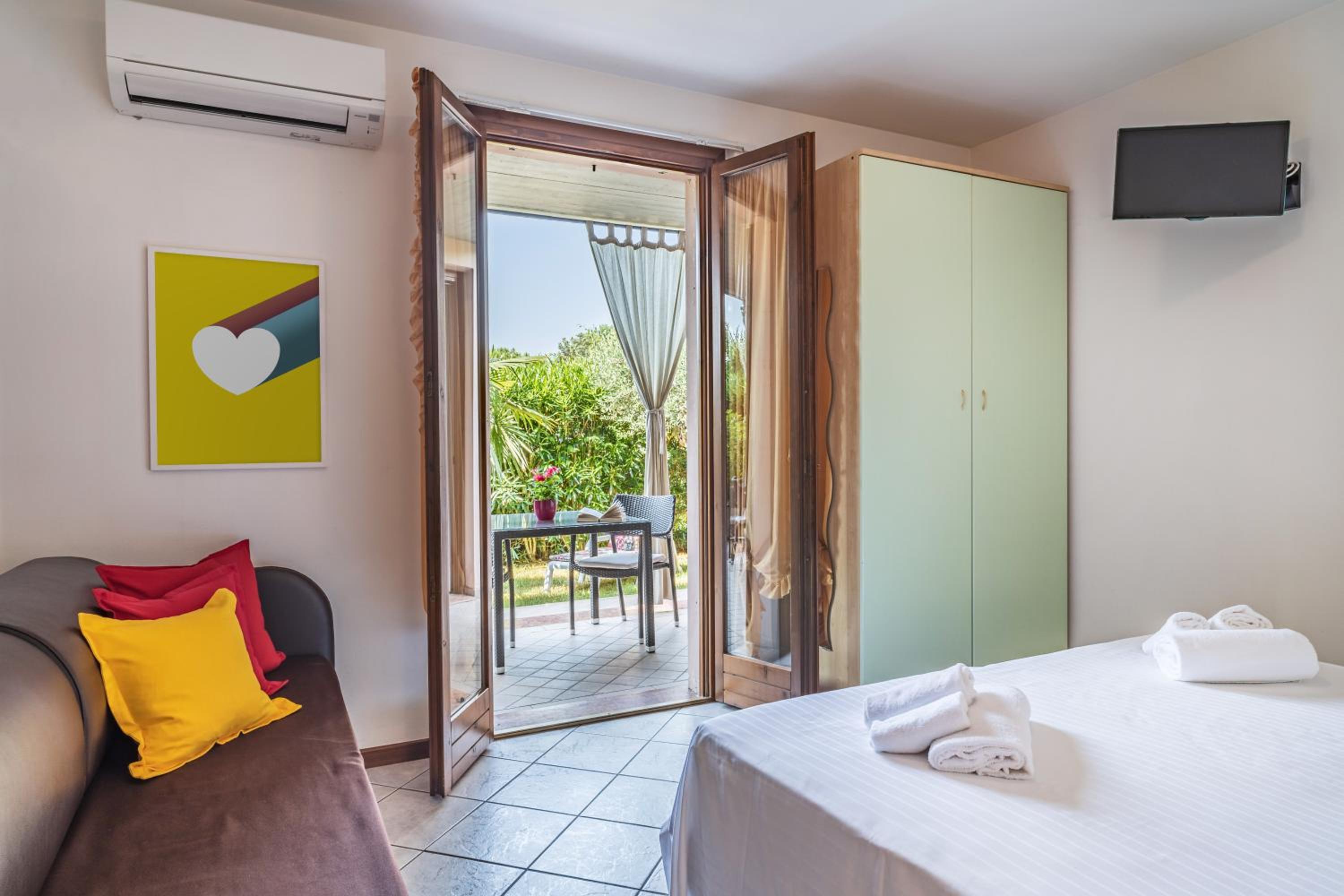 One-Bedroom Apartment with Private Garden - Photo 17