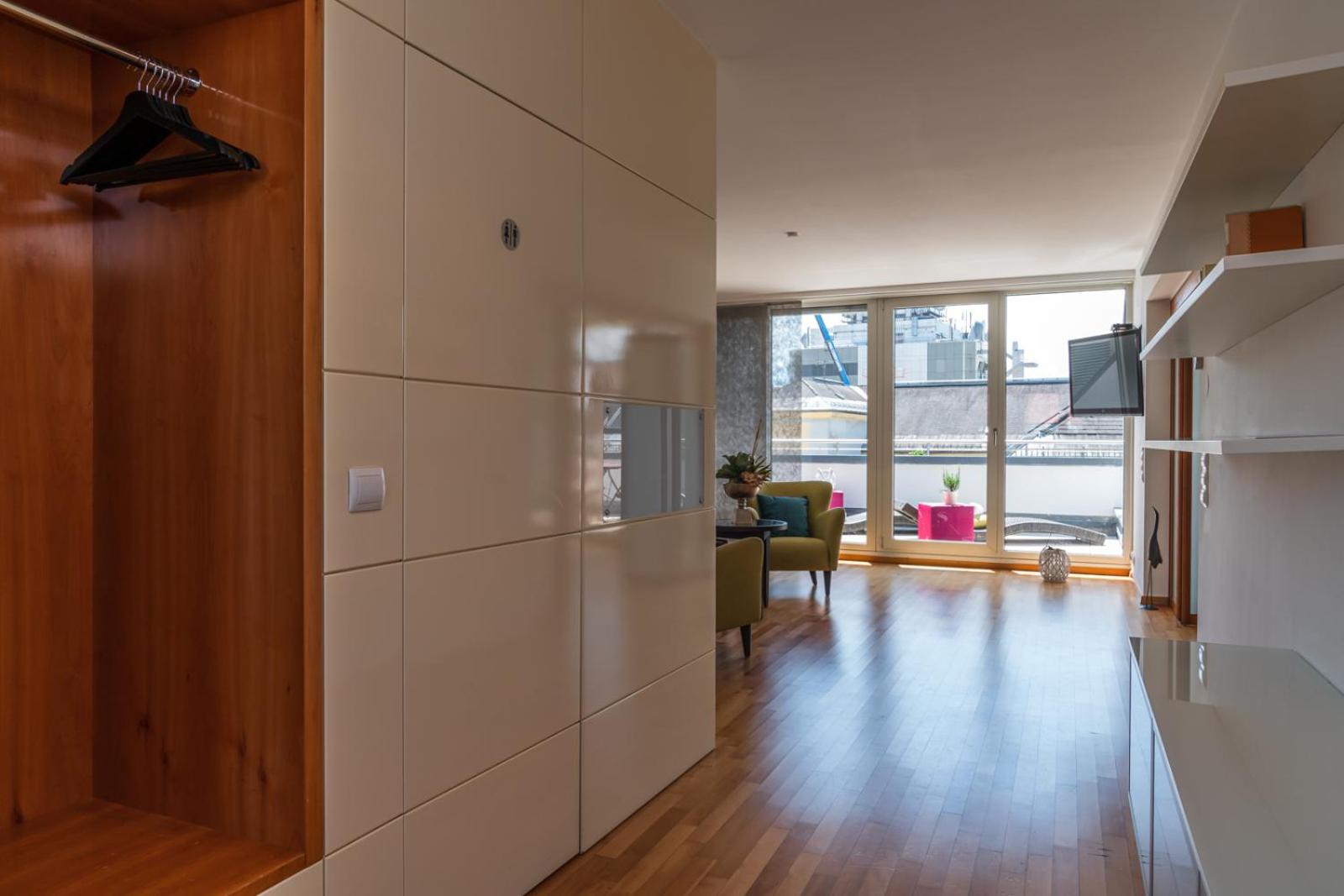 Apartment with Terrace - Photo 10