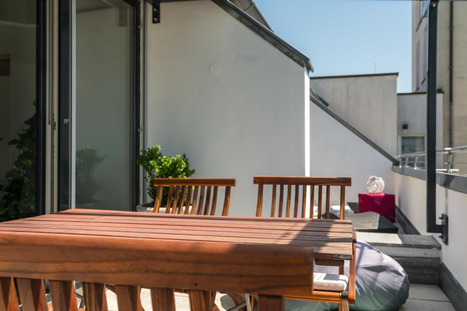 Apartment with Terrace - Photo 7