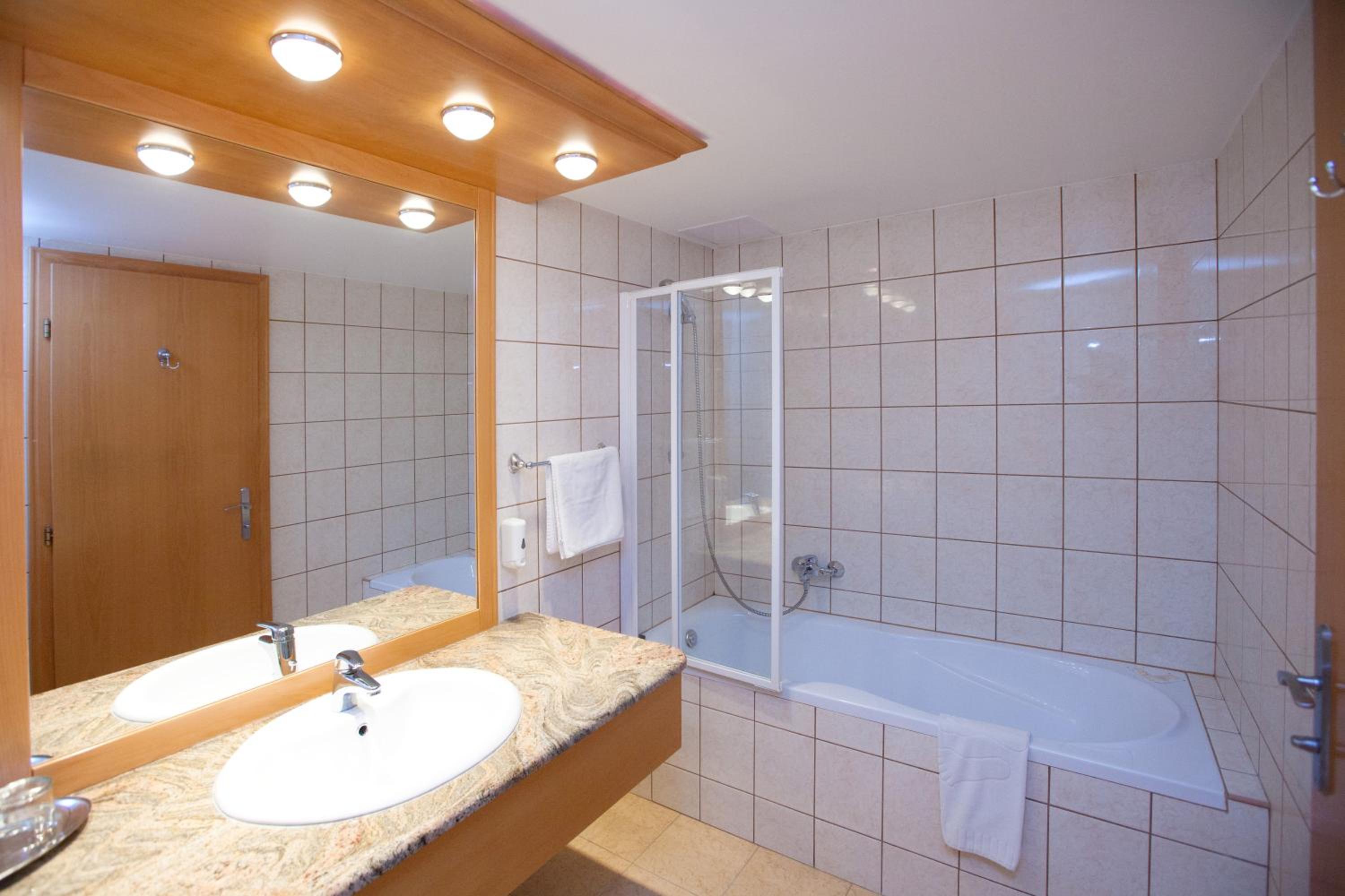 Suite - Photo 2