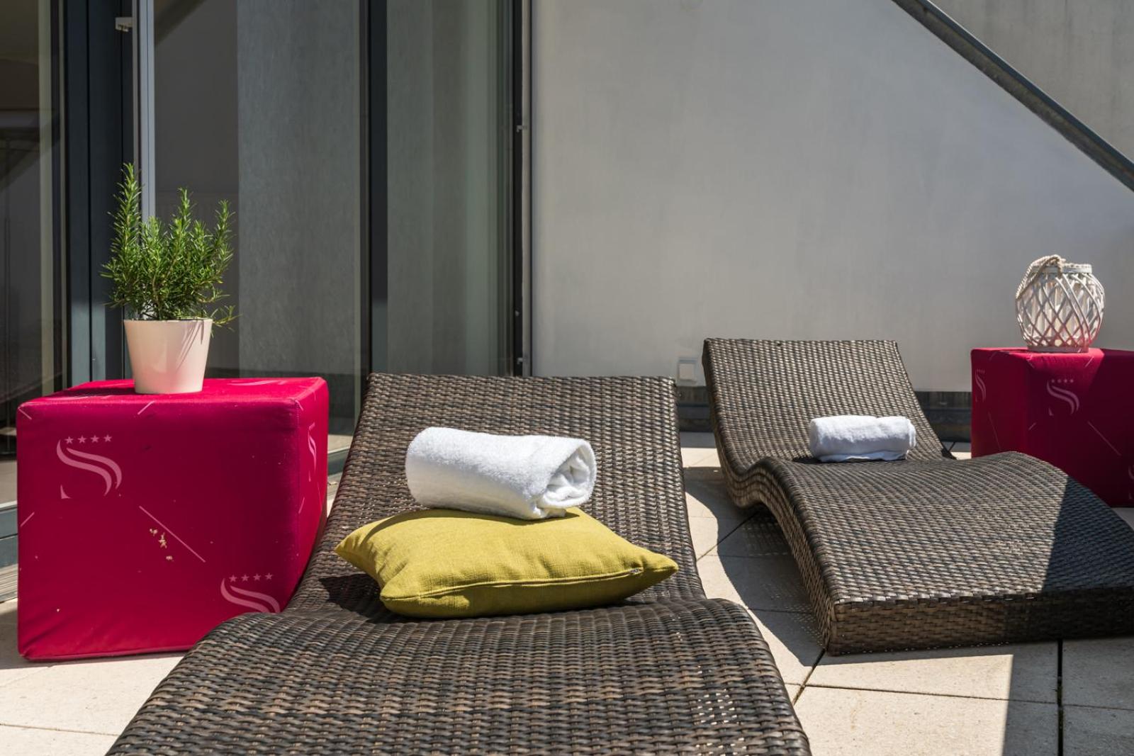 Apartment with Terrace - Photo 5