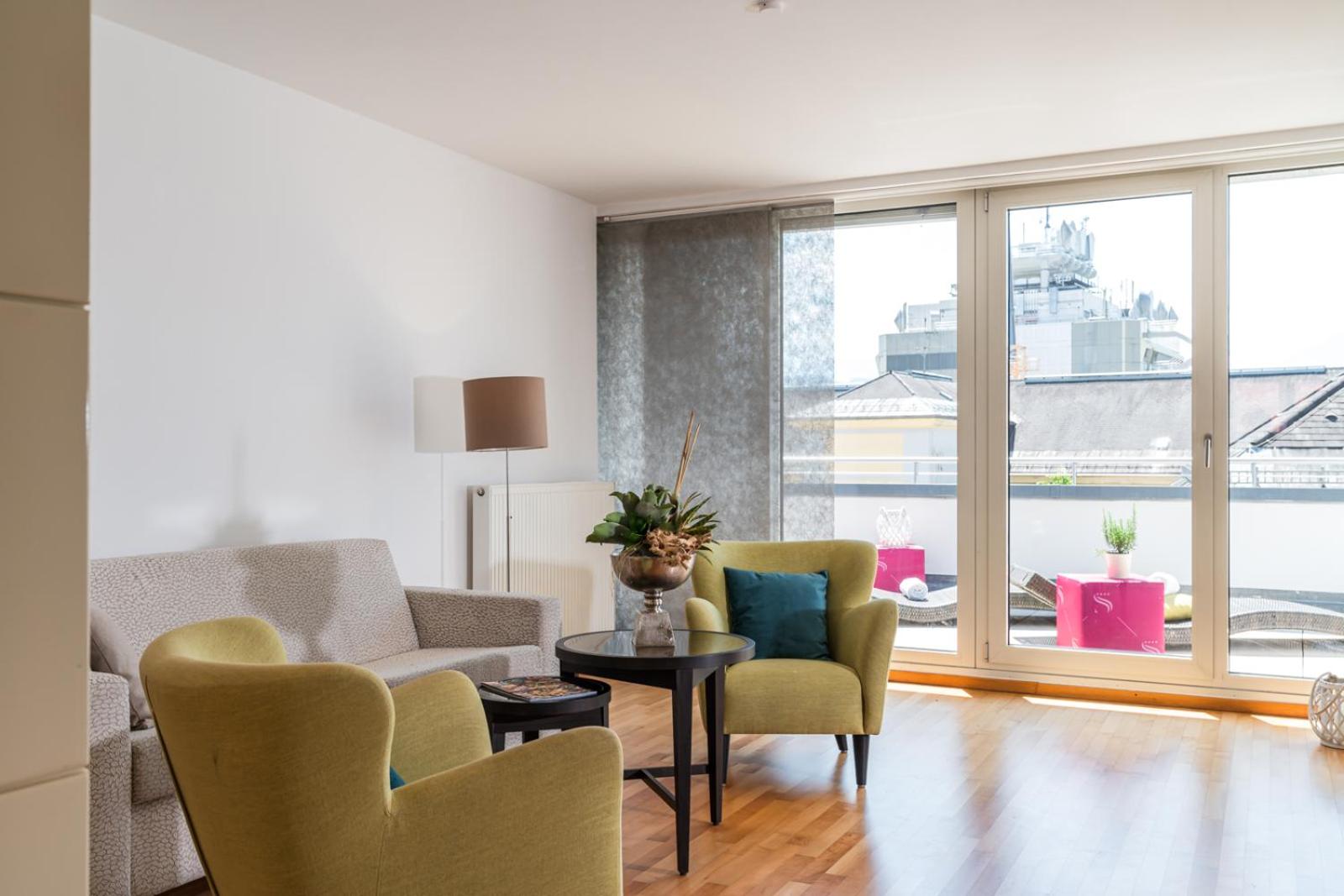 Apartment with Terrace - Photo 4