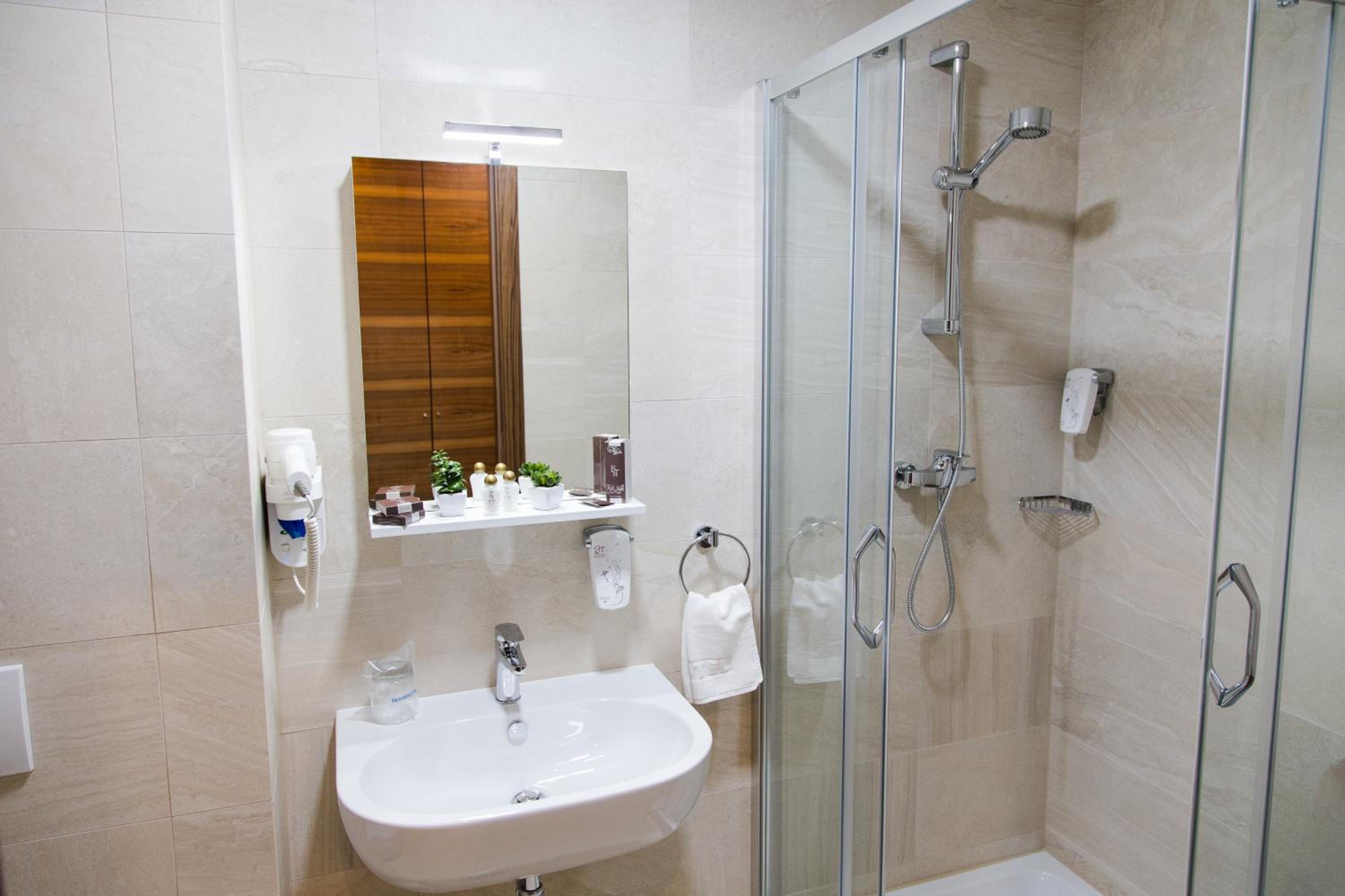 Double Room - Disability Access photo 2