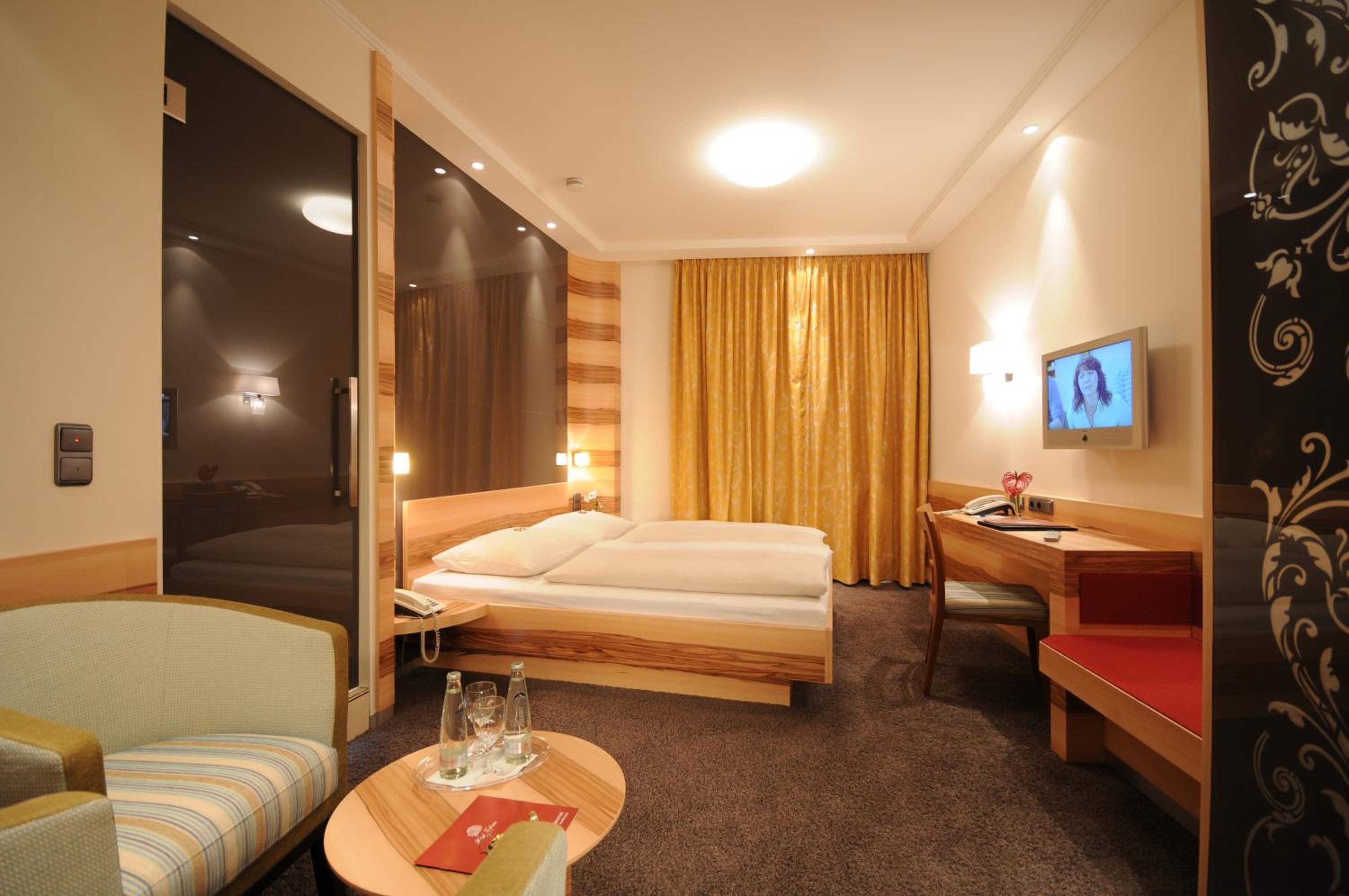 Standard Double Room - Photo 8