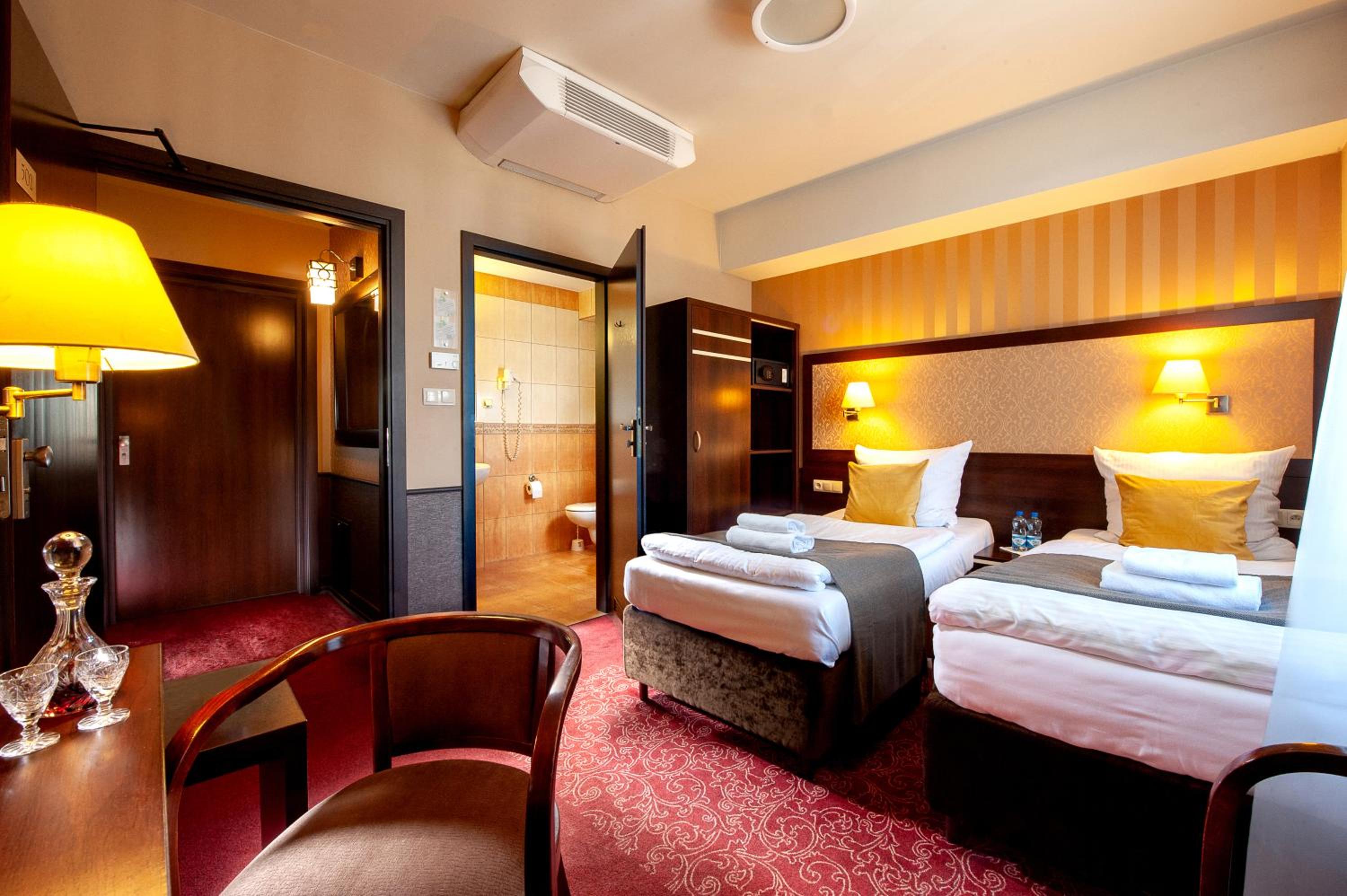Double or Twin Room - Photo 3