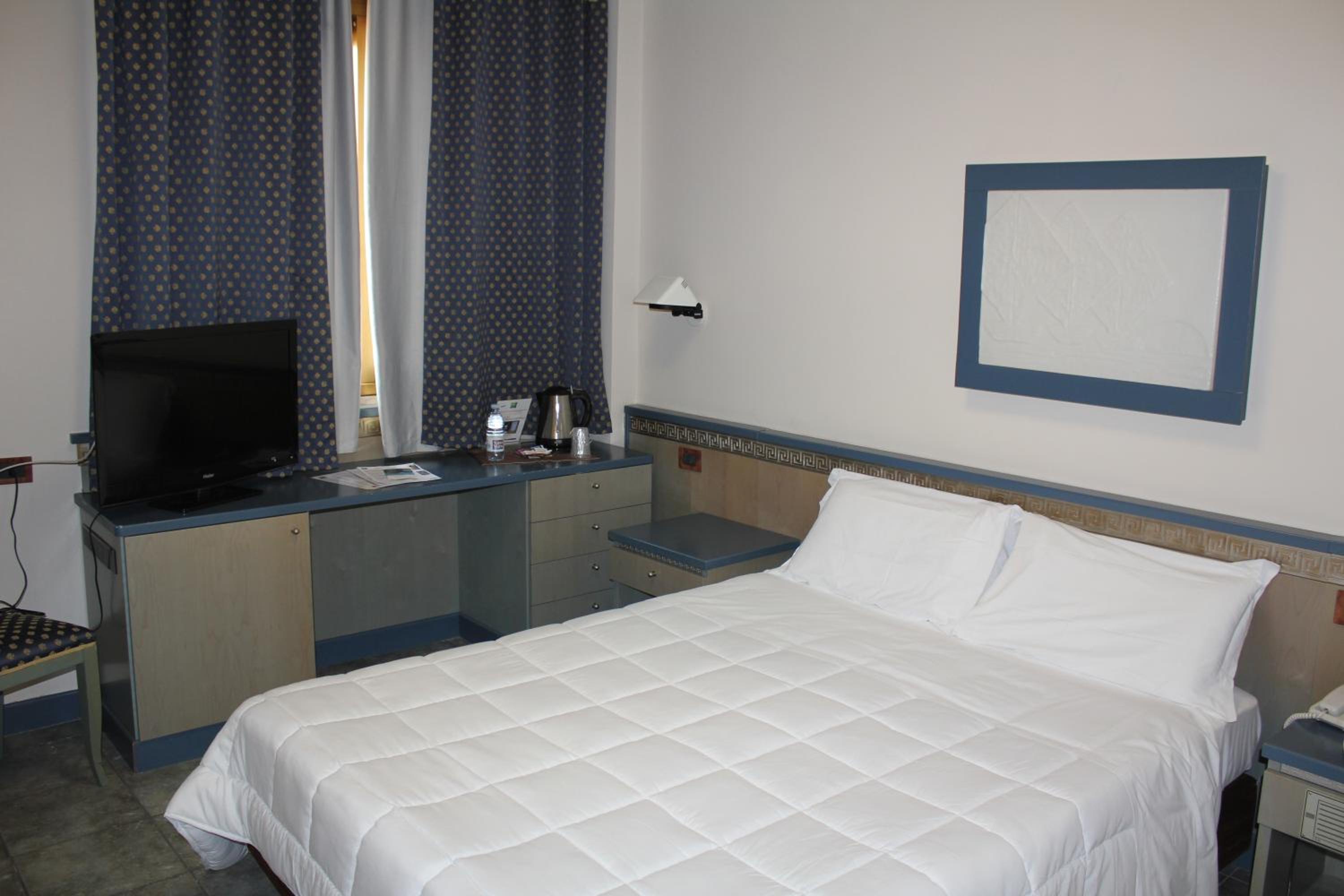 Standard Double Room - Photo 5