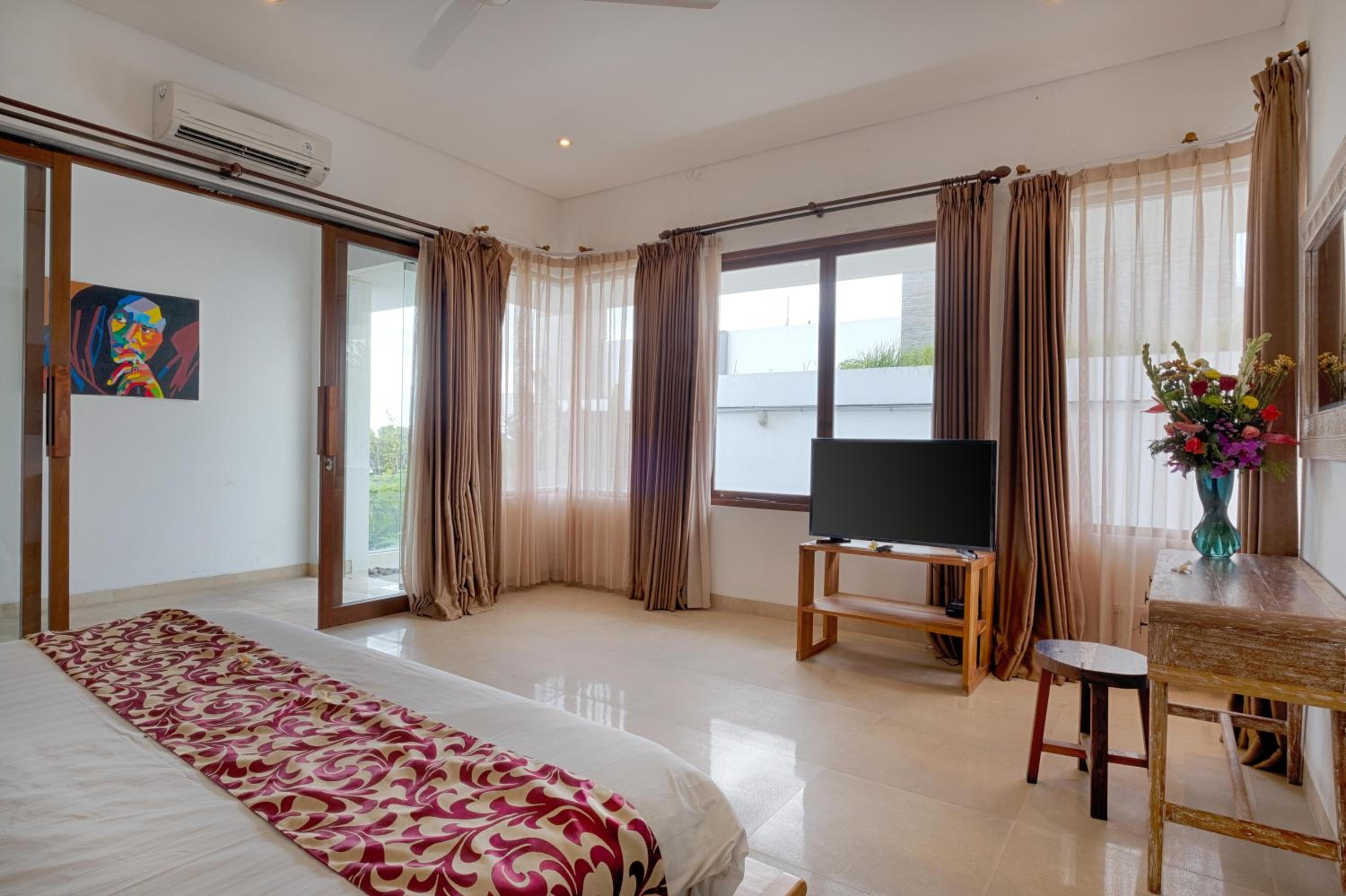 Three-Bedroom Beachfront Villa with Private Pool - Photo 1