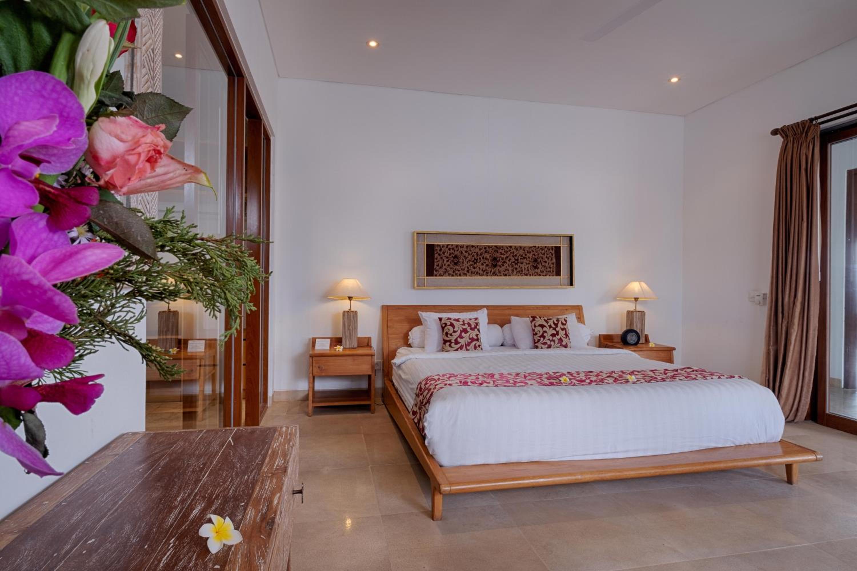 Three-Bedroom Beachfront Villa with Private Pool - Photo 9