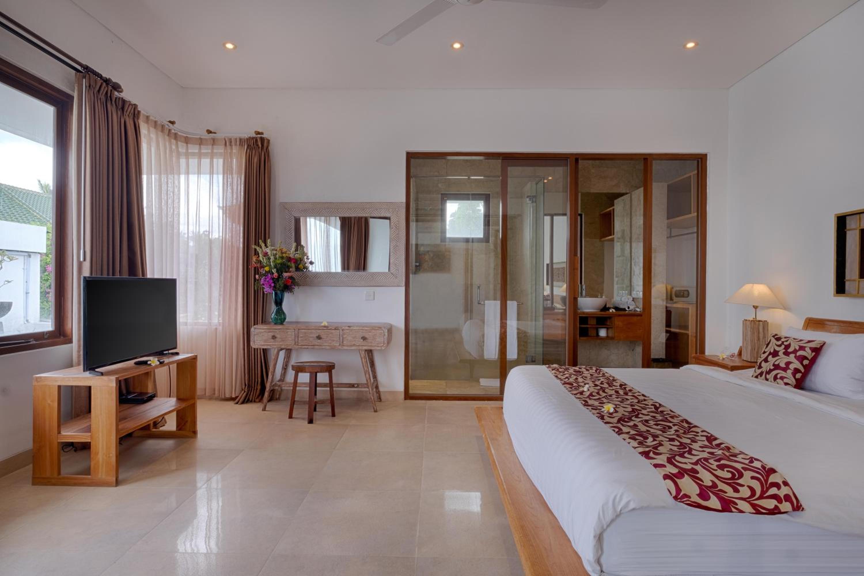 Three-Bedroom Beachfront Villa with Private Pool - Photo 7