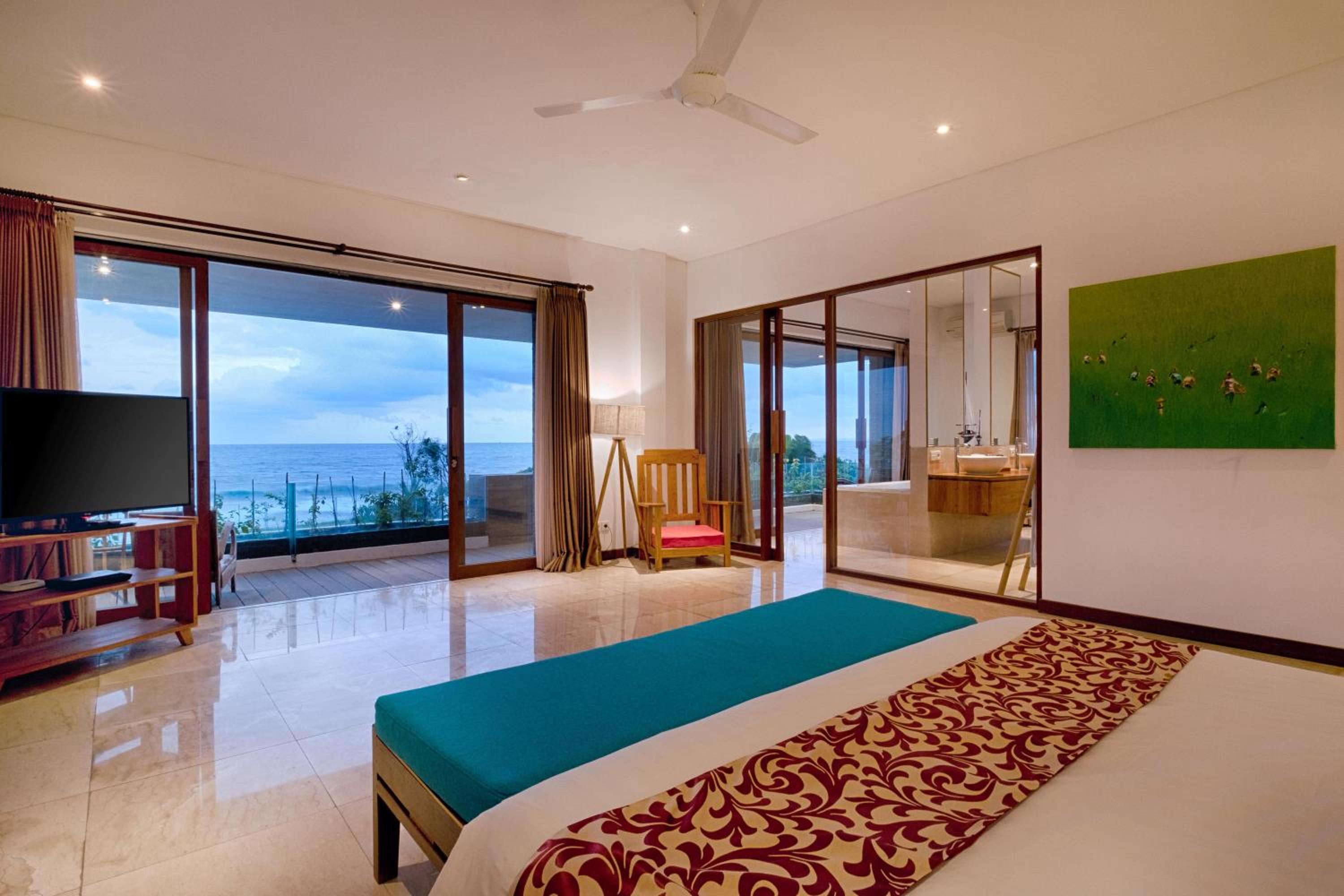 Three-Bedroom Beachfront Villa with Private Pool - Photo 3