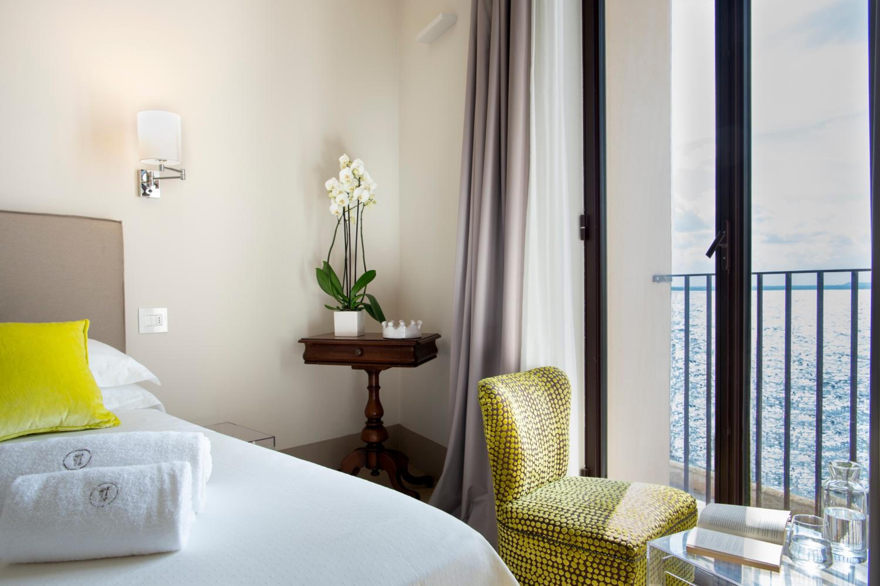 Classic Double Room with Partial Sea View photo 1