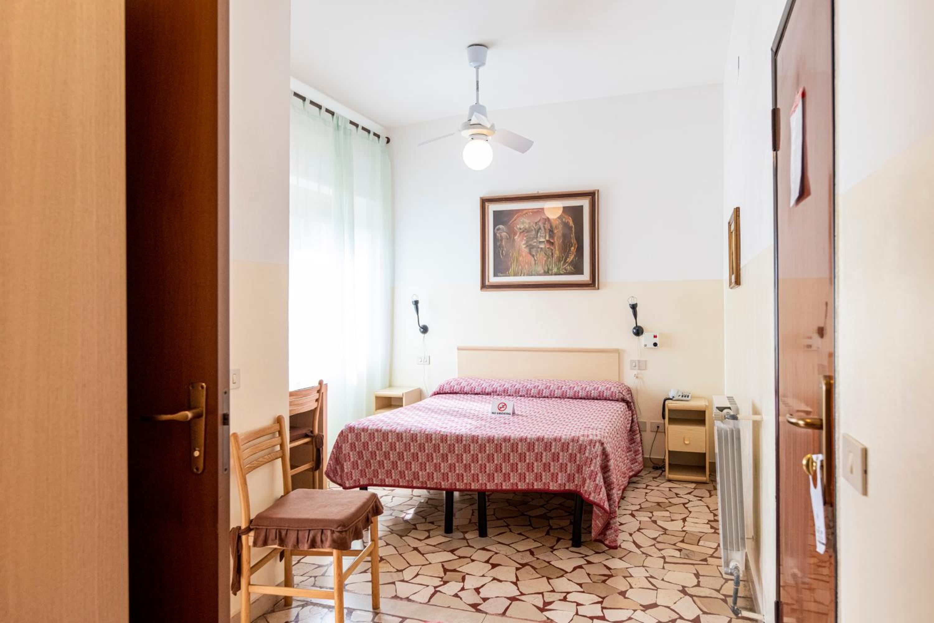 Standard Triple Room - Photo 4