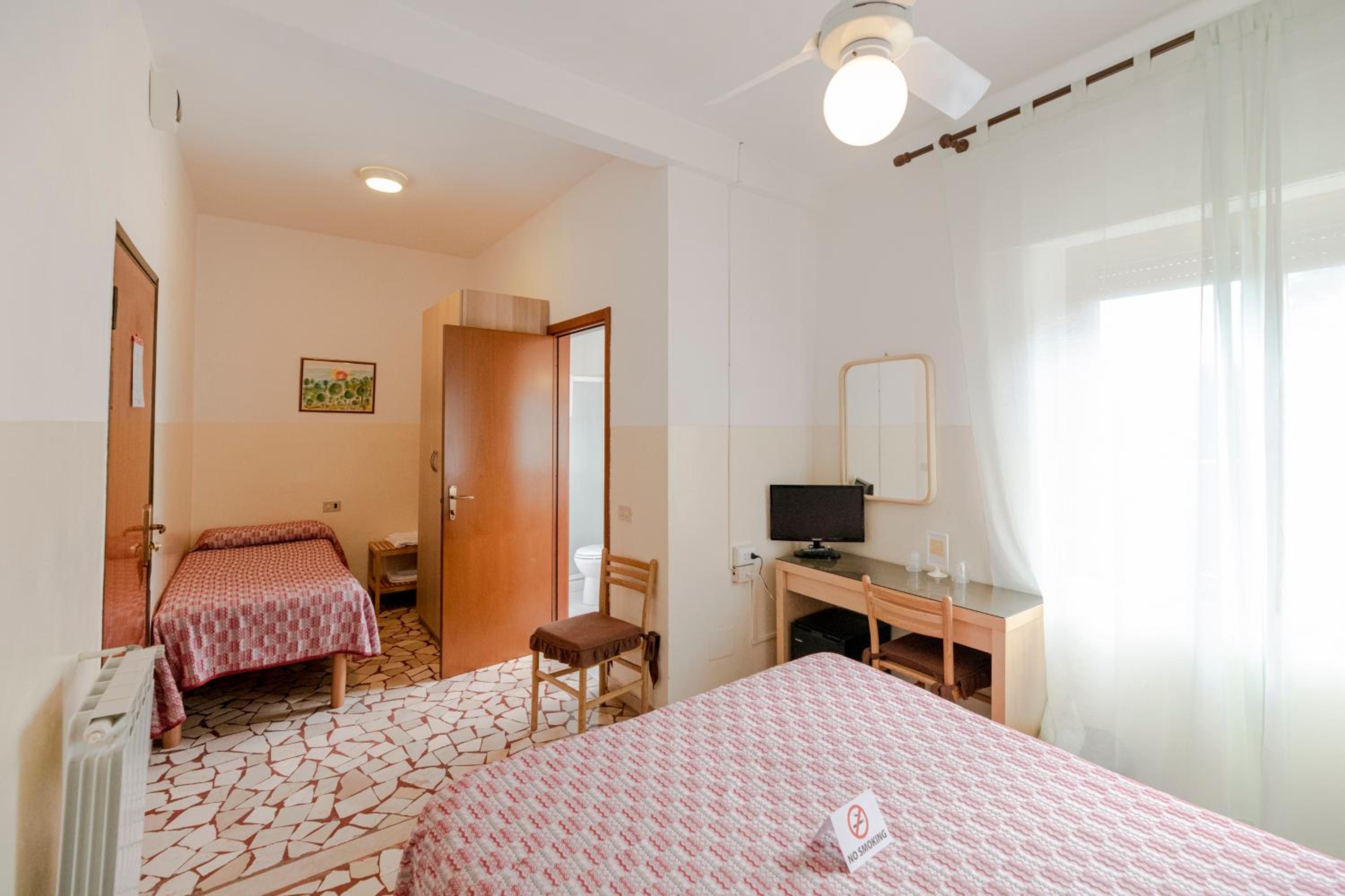 Standard Triple Room - Photo 3