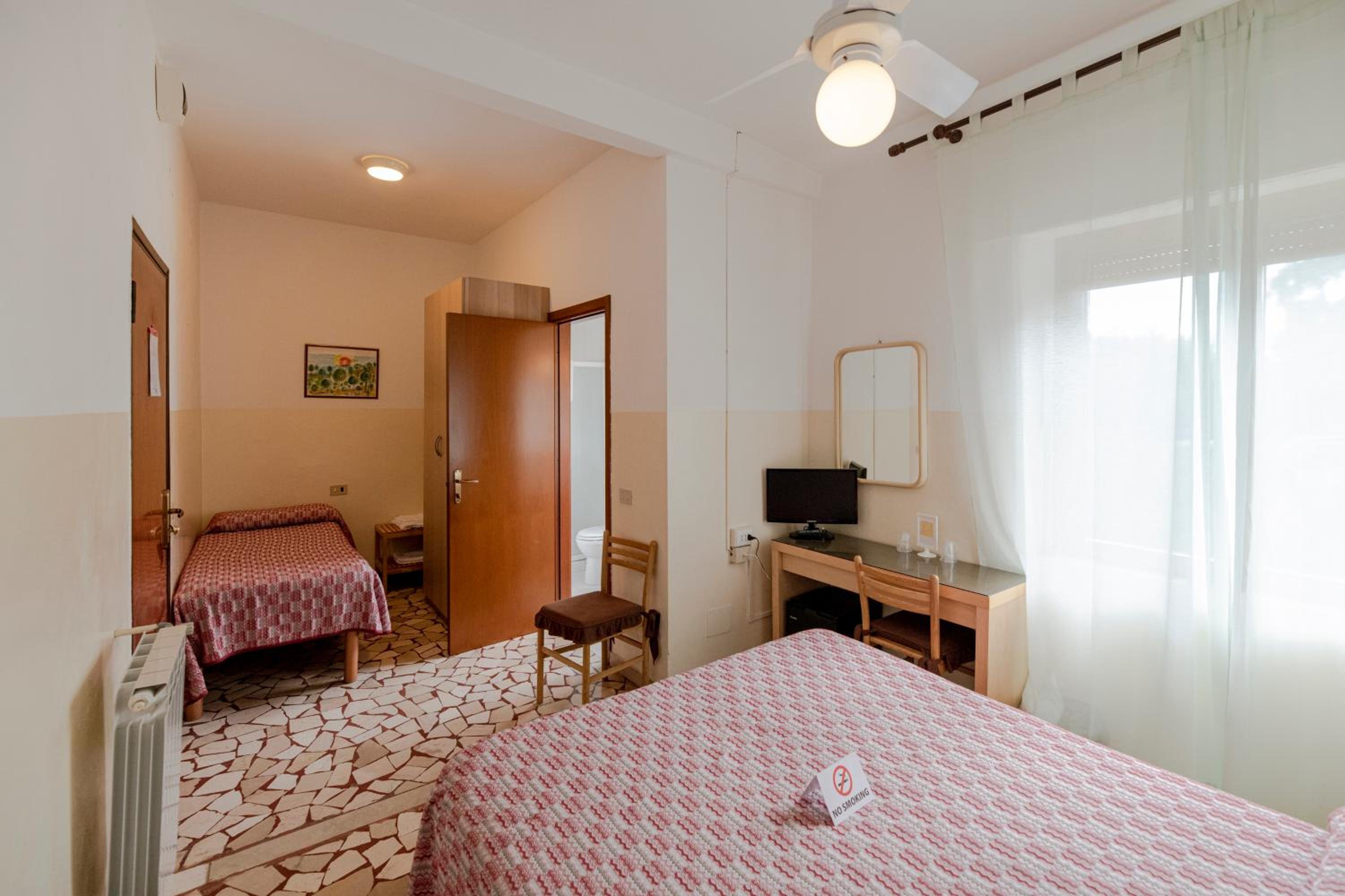 Standard Triple Room - Photo 1