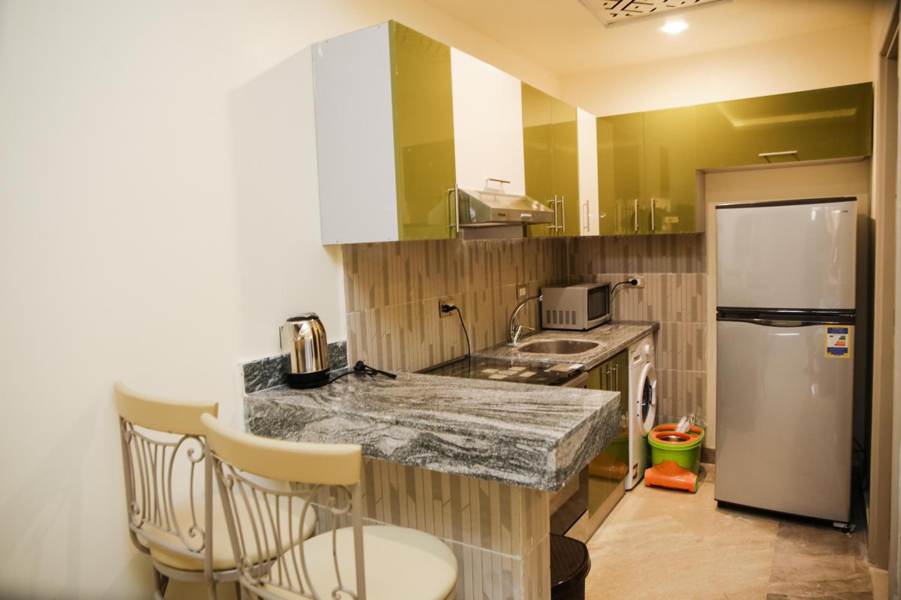 Studio Apartment - Photo 6