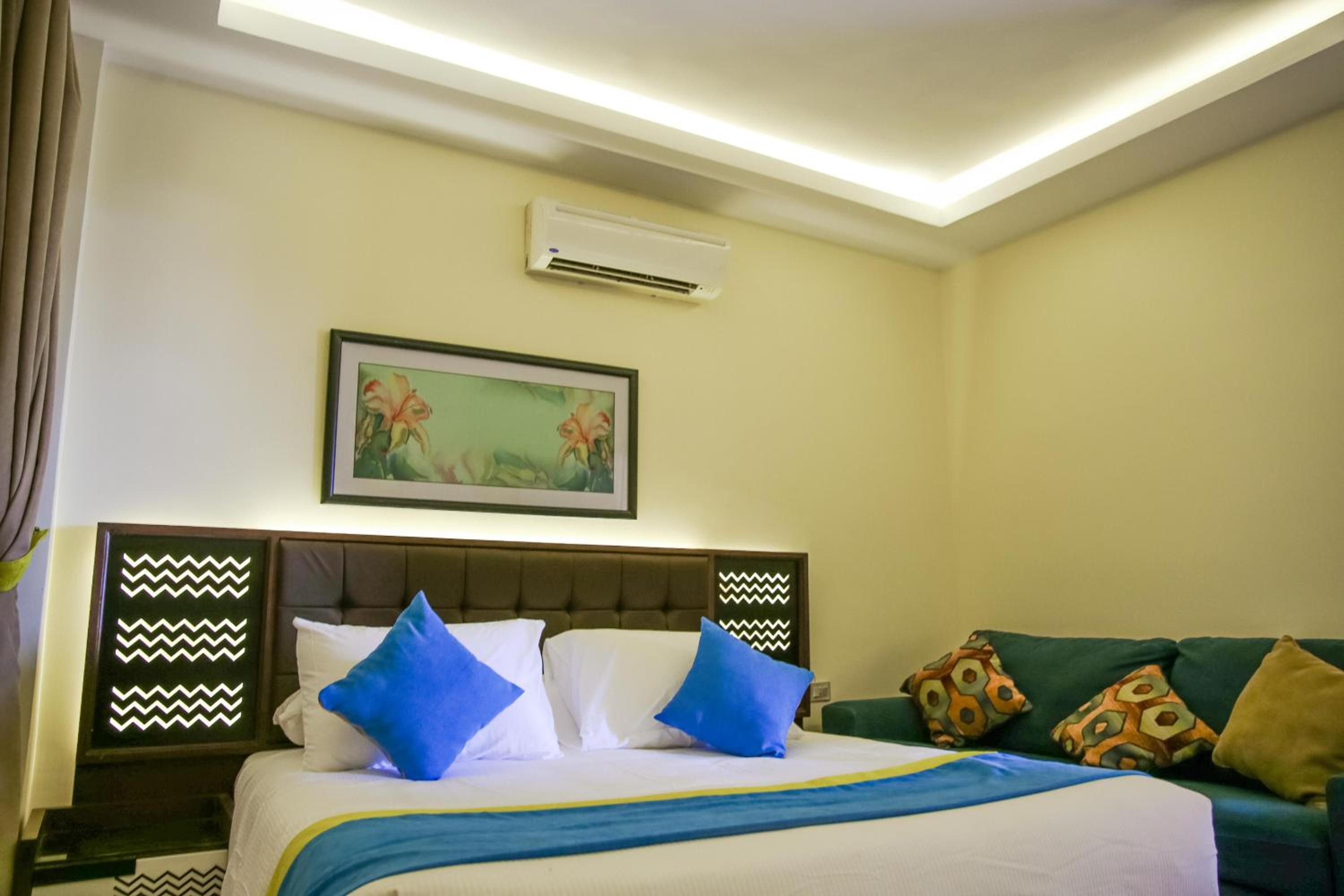 One-Bedroom Apartment - Photo 1