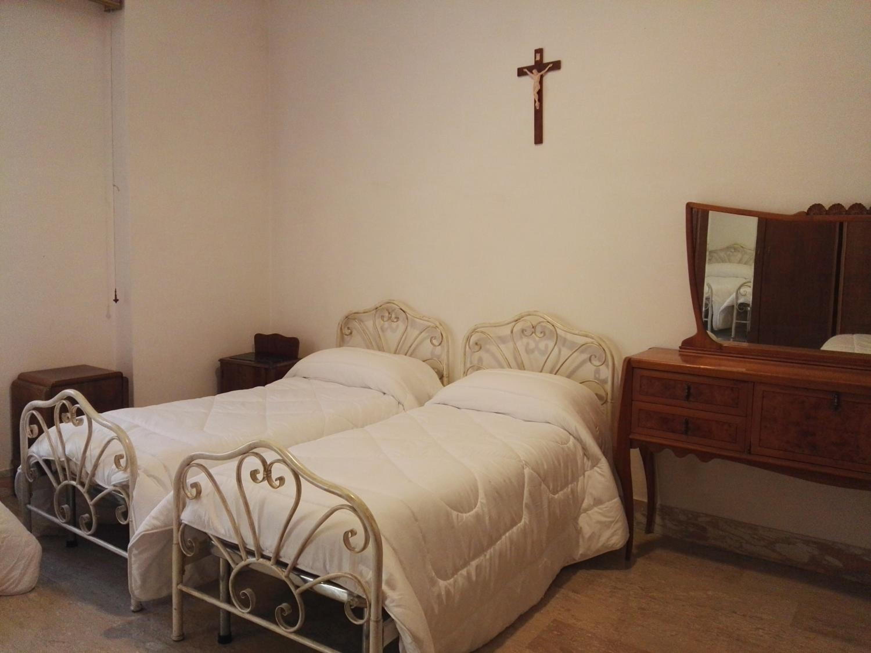 Interconnecting Rooms - Photo 4