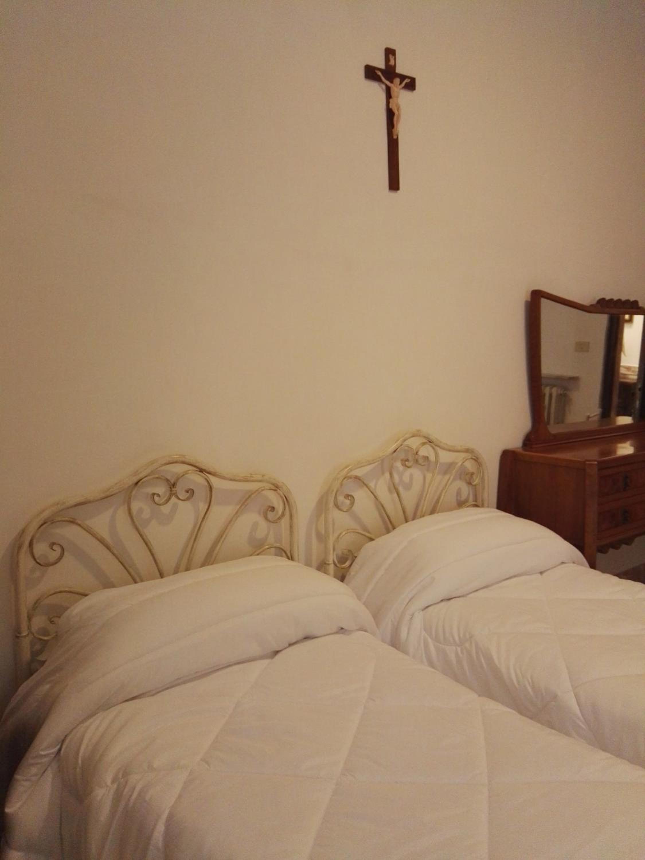 Interconnecting Rooms - Photo 3