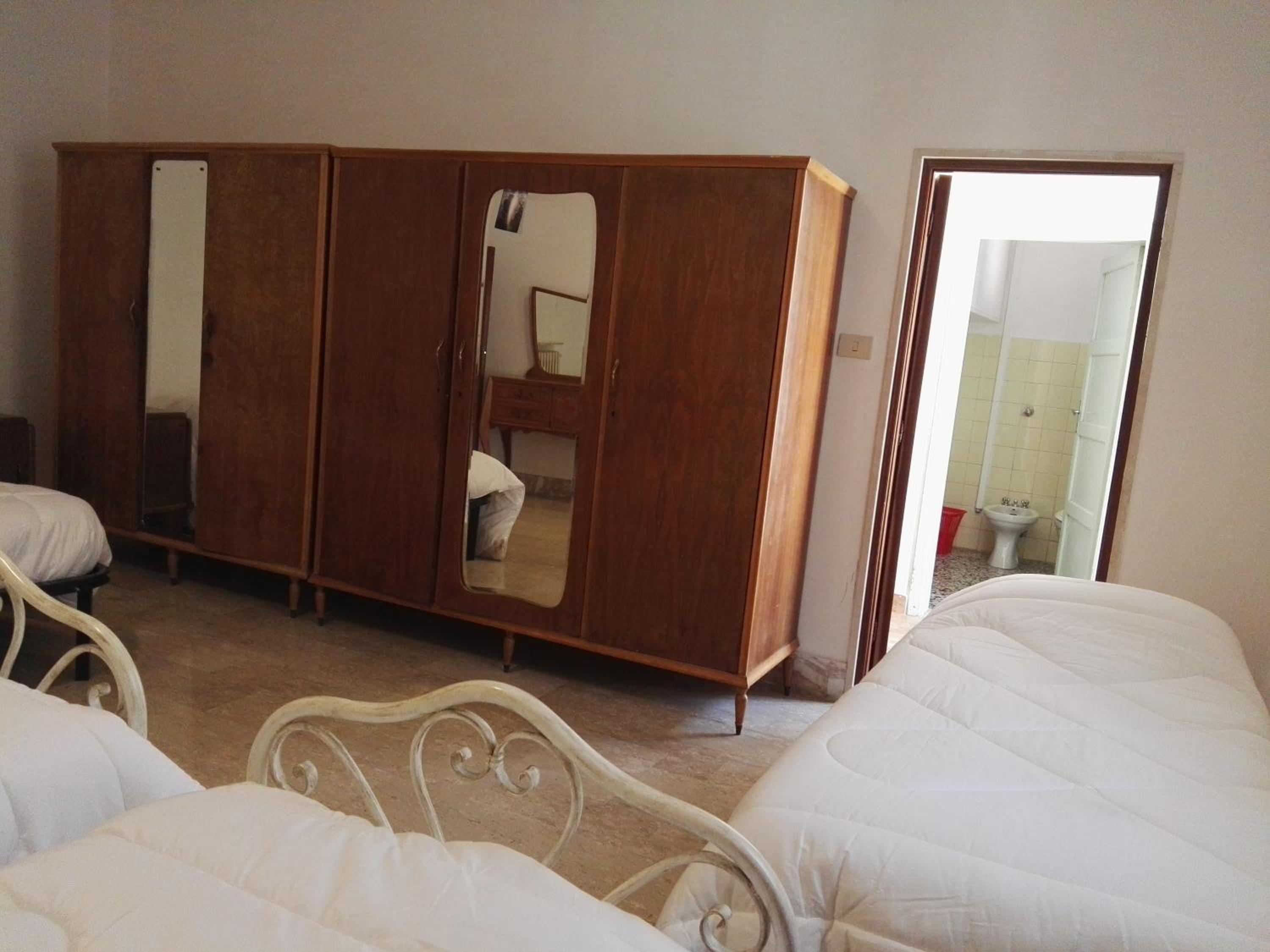Interconnecting Rooms - Photo 19