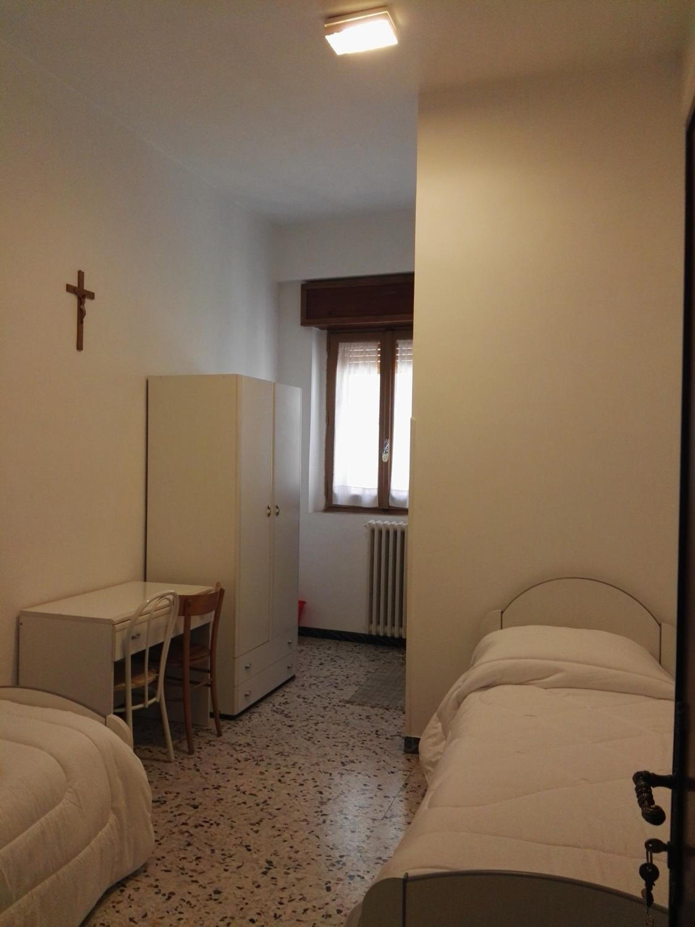 Double or Twin Room with Private Bathroom - Photo 1