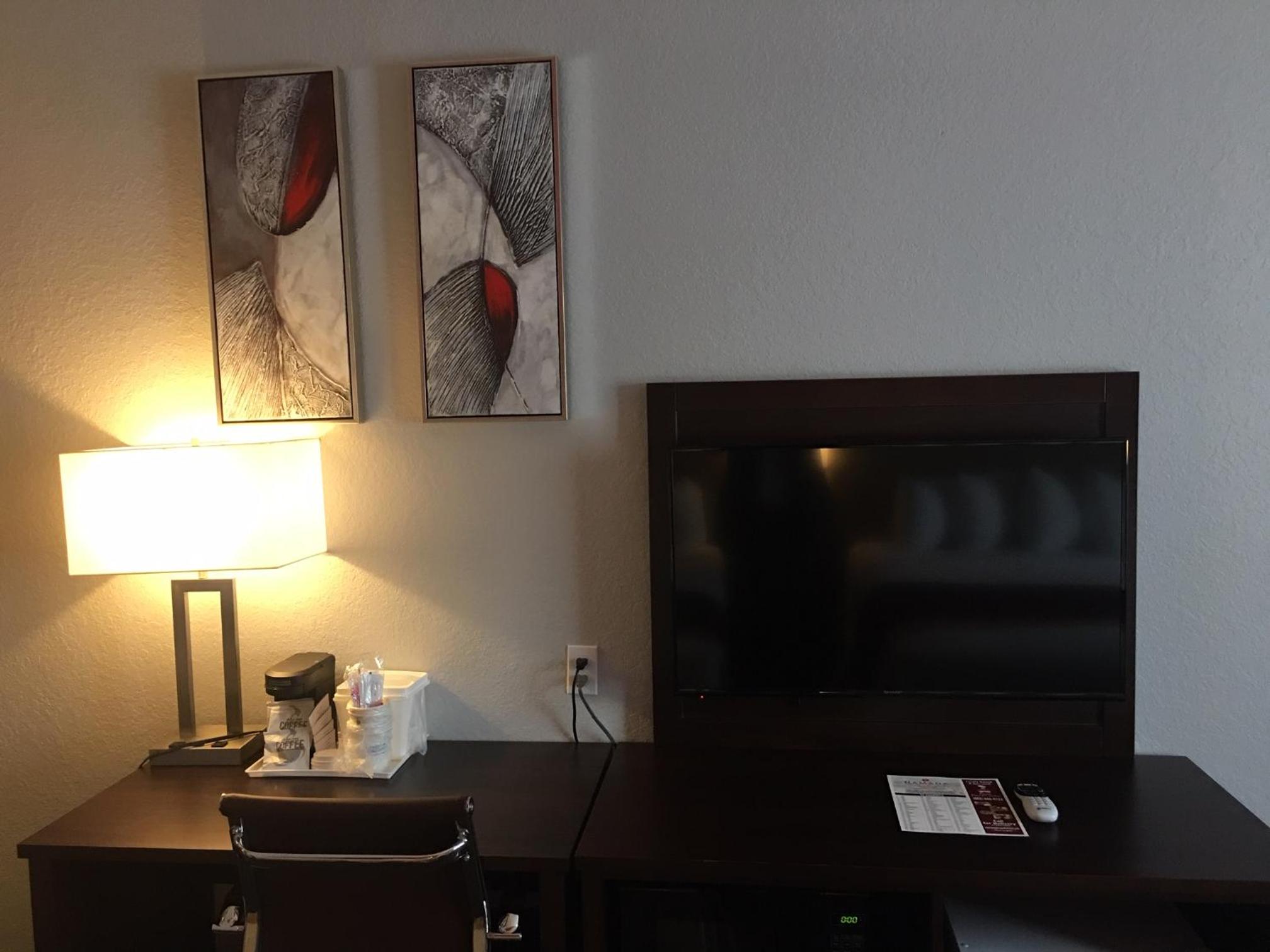 Studio Suite with Two Queen Beds - Non-Smoking photo 3