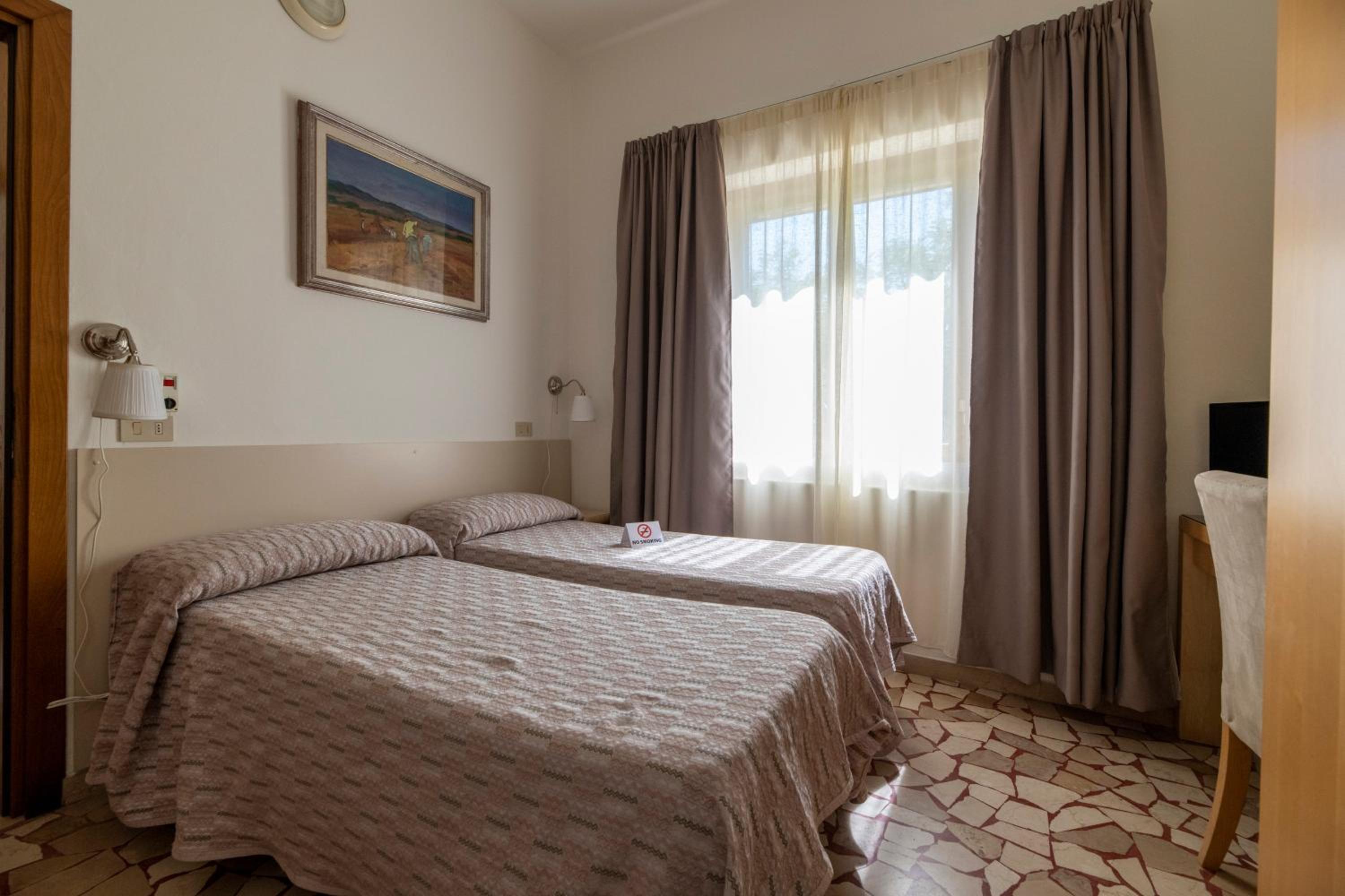 Standard Quadruple Room - Photo 9