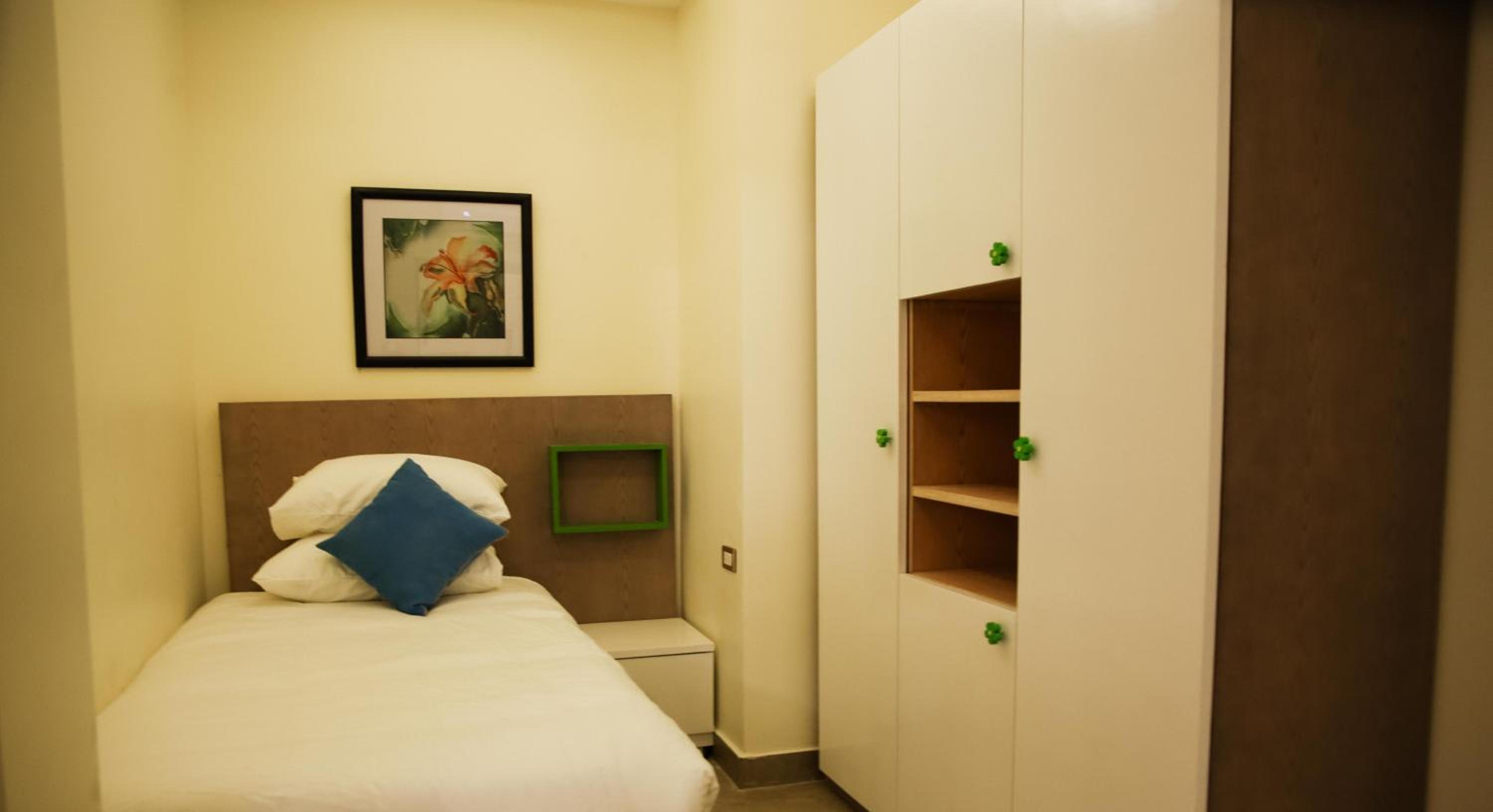 Three-Bedroom Apartment - Photo 4