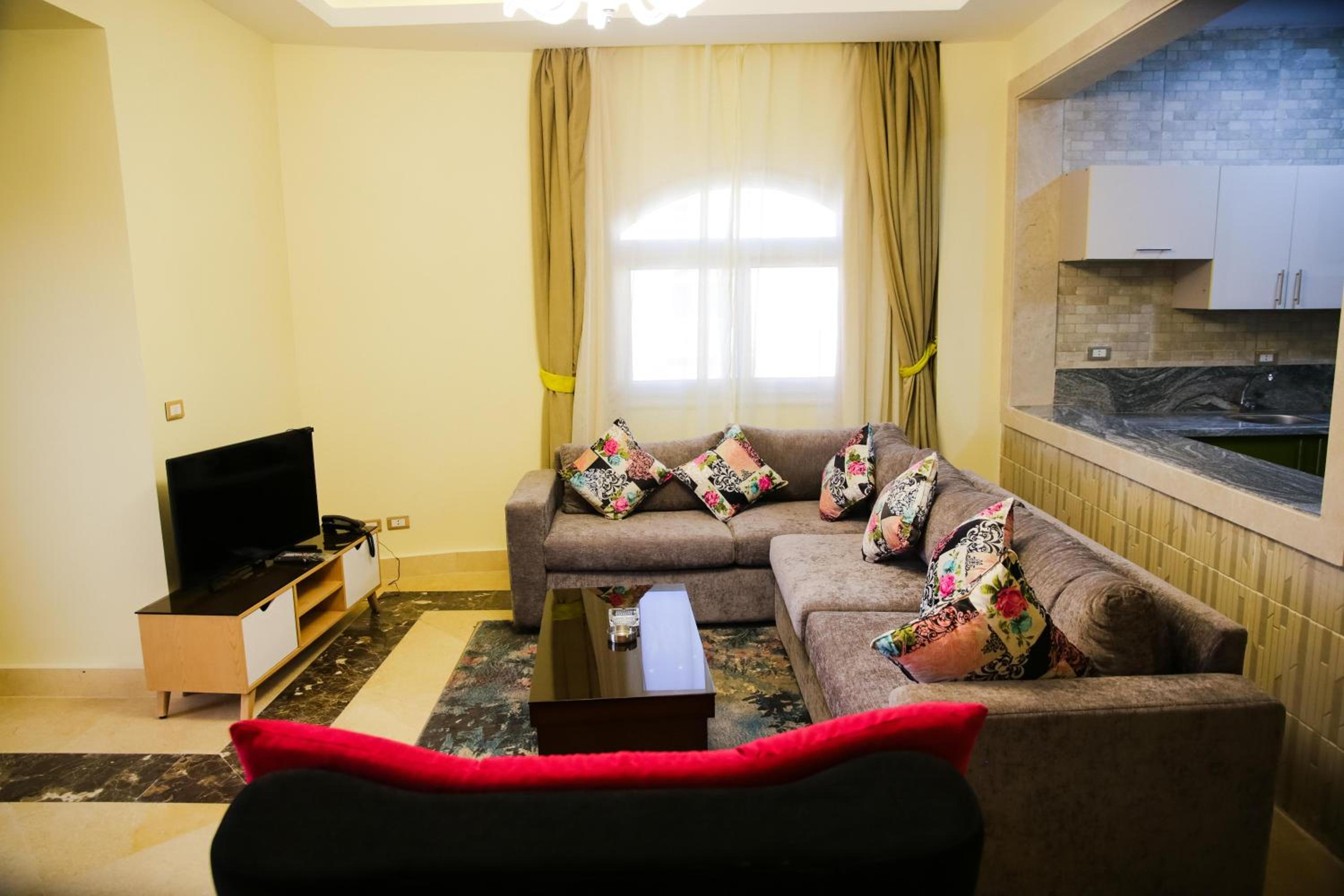Three-Bedroom Apartment - Photo 32