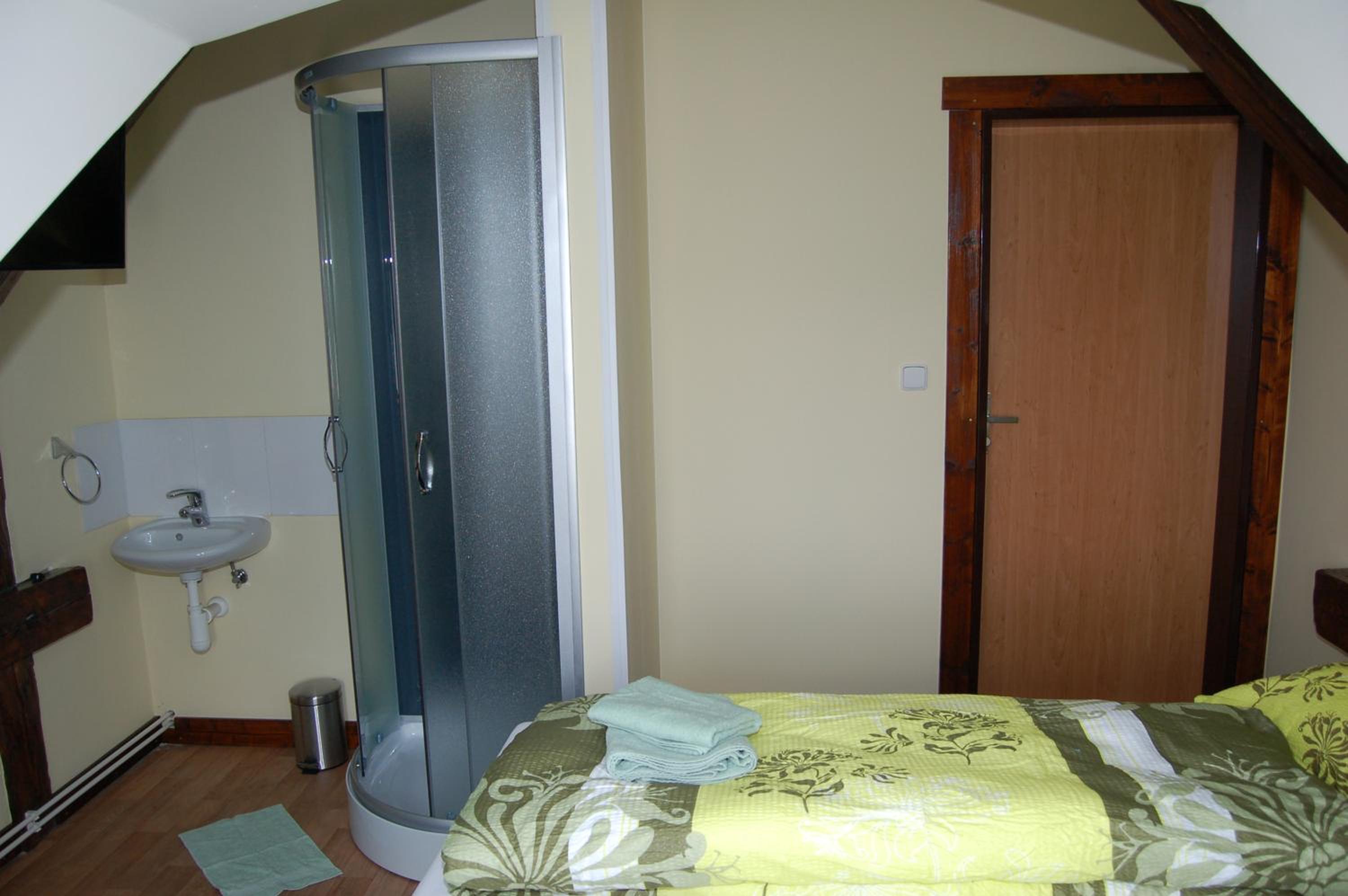 Double or Twin Room - Photo 6