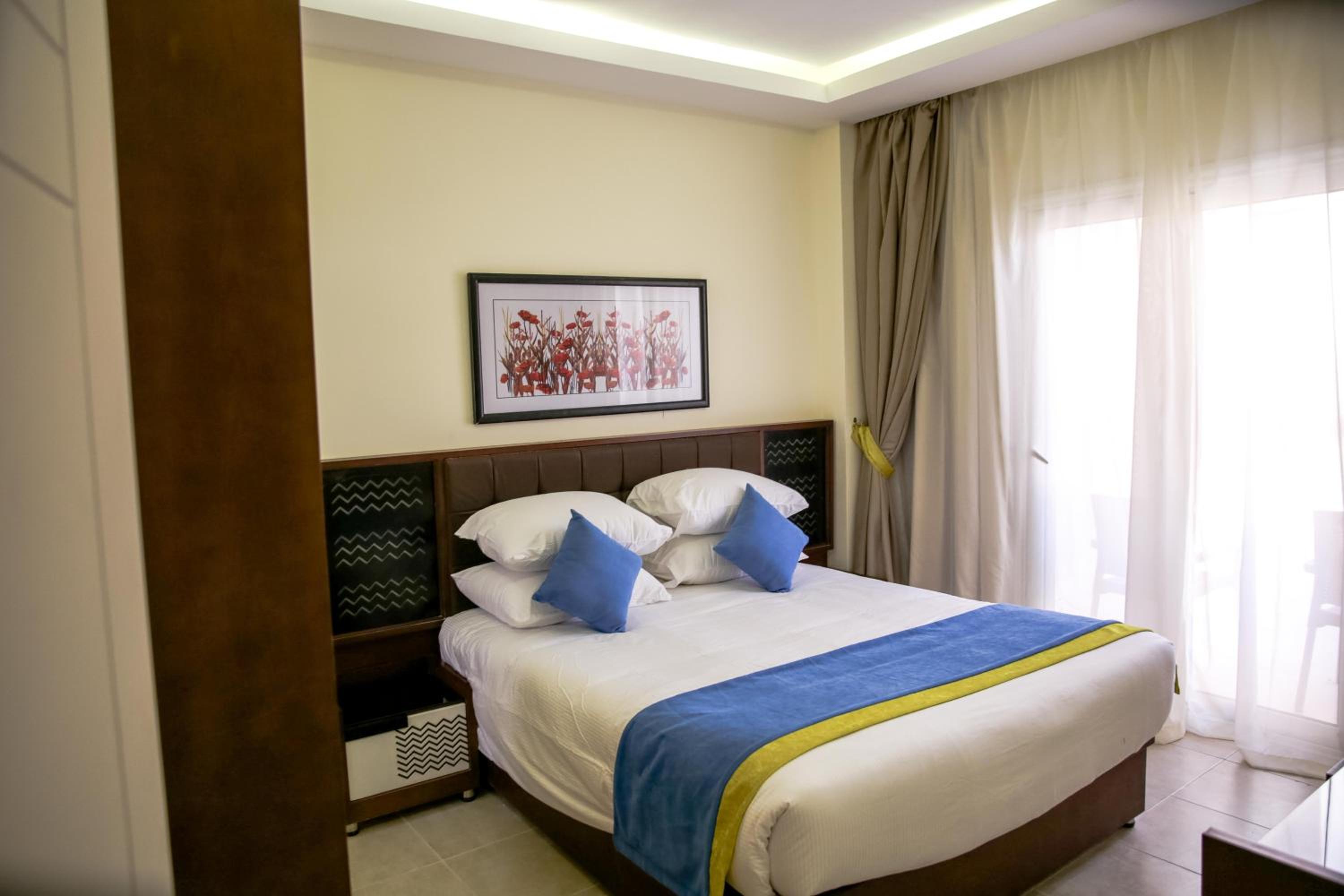 Two-Bedroom Apartment - Photo 24