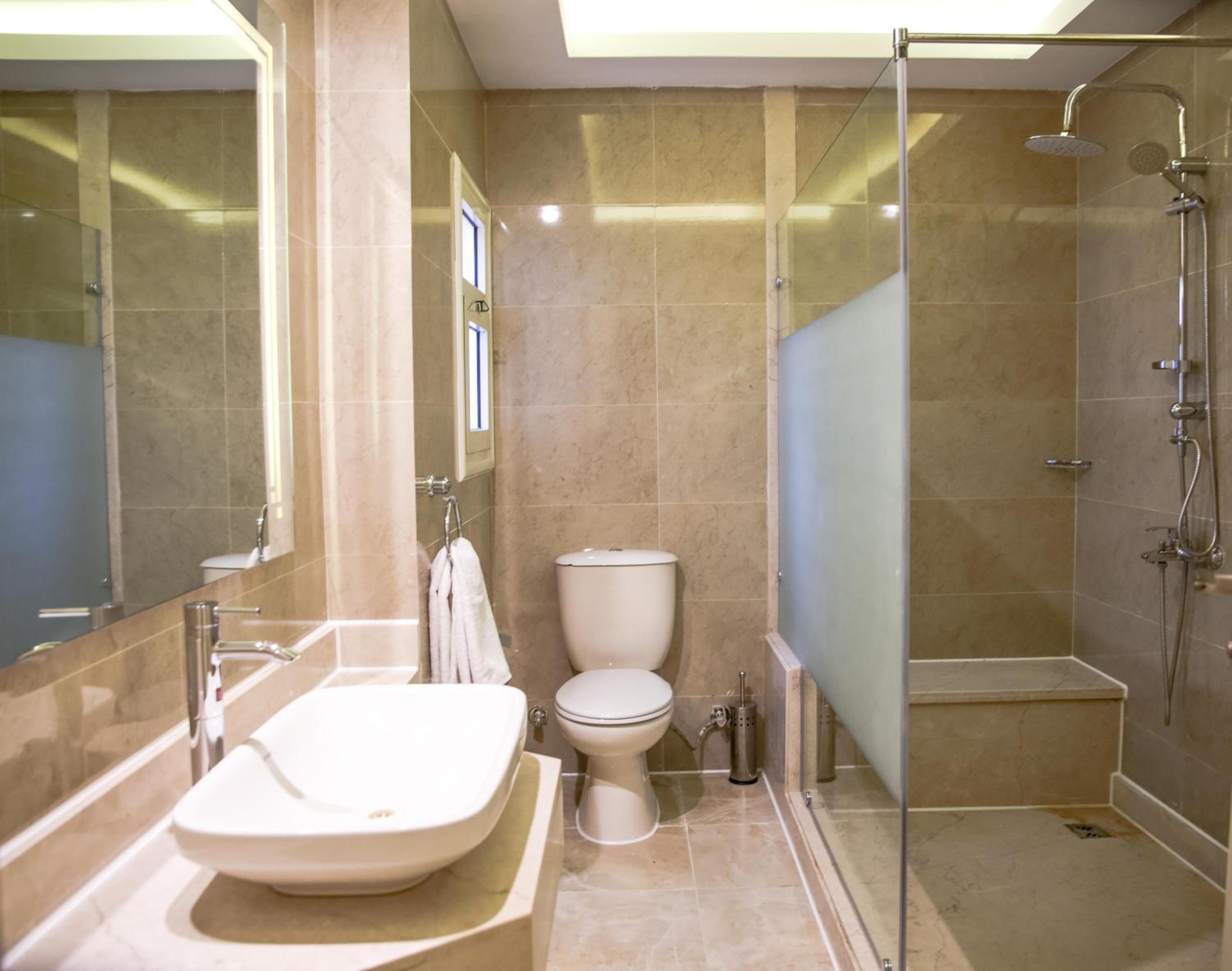One-Bedroom Apartment - Photo 2
