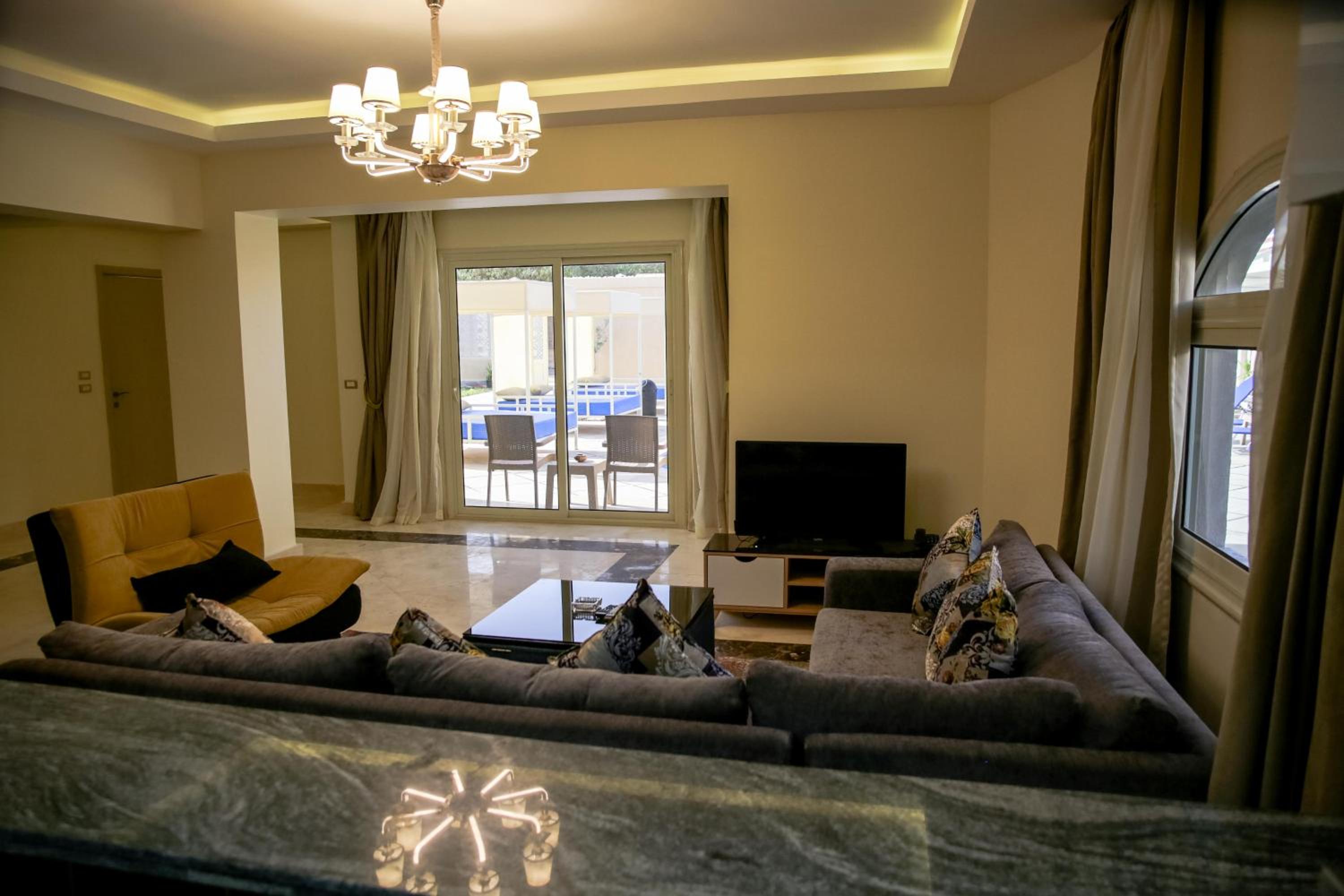 Three-Bedroom Apartment - Photo 8