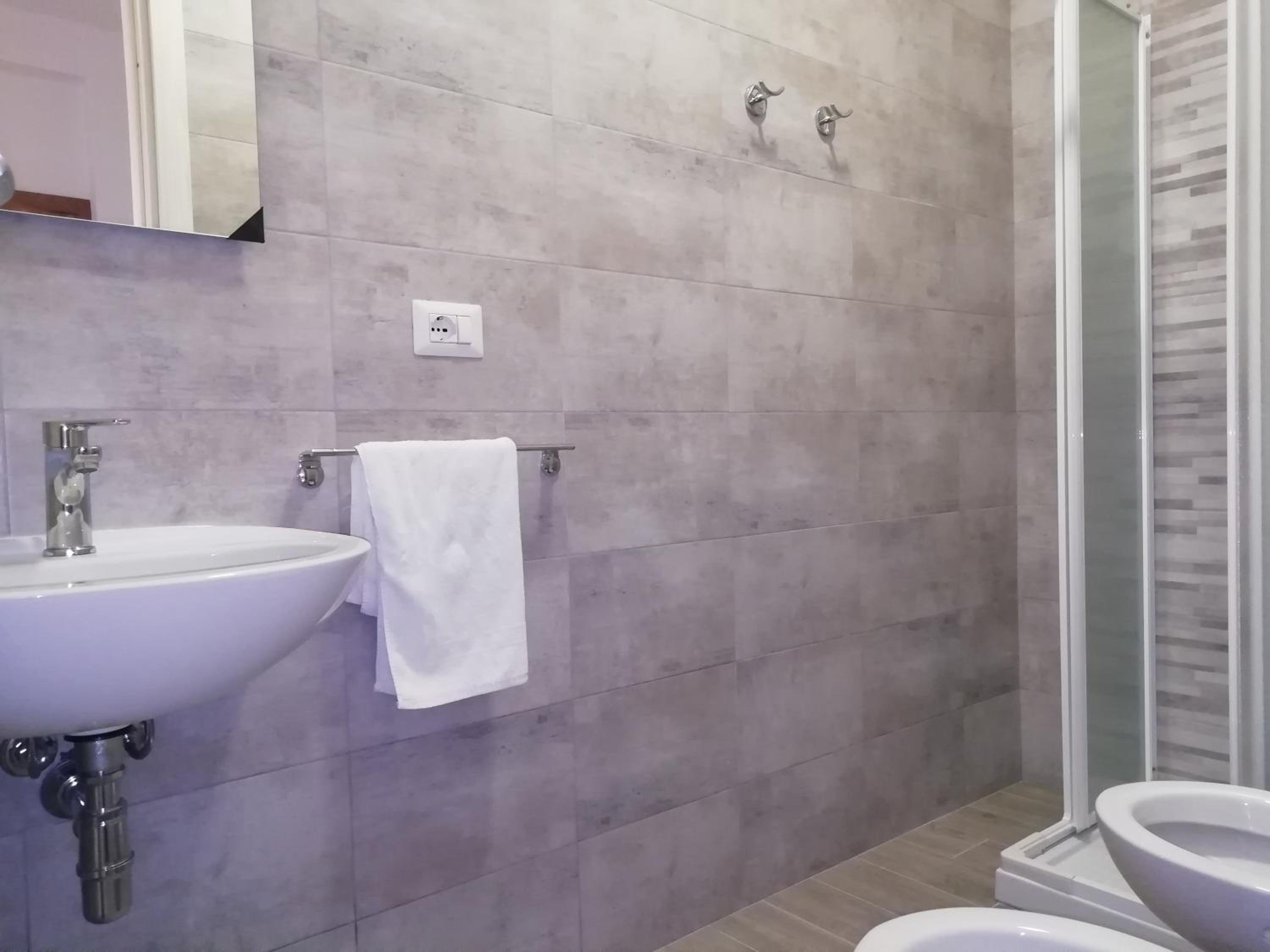 Quadruple Room with Balcony - Photo 14