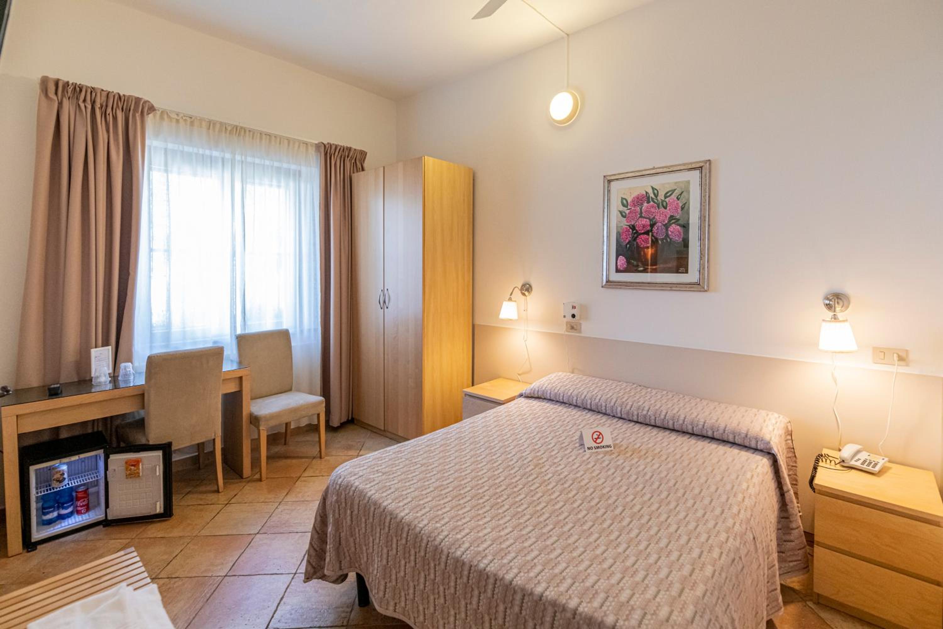 Standard Double Room - Photo 1