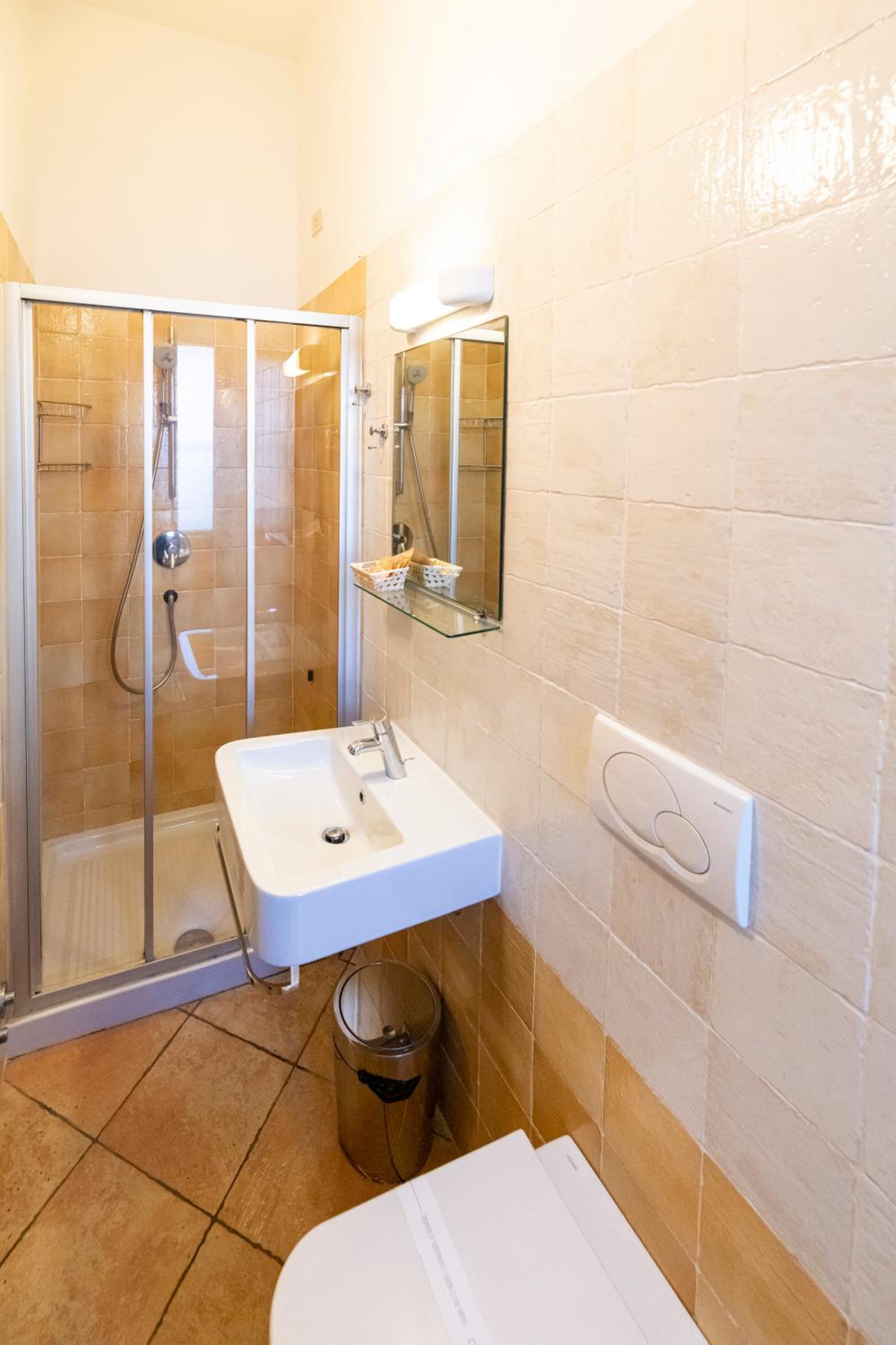 Standard Double Room - Photo 4