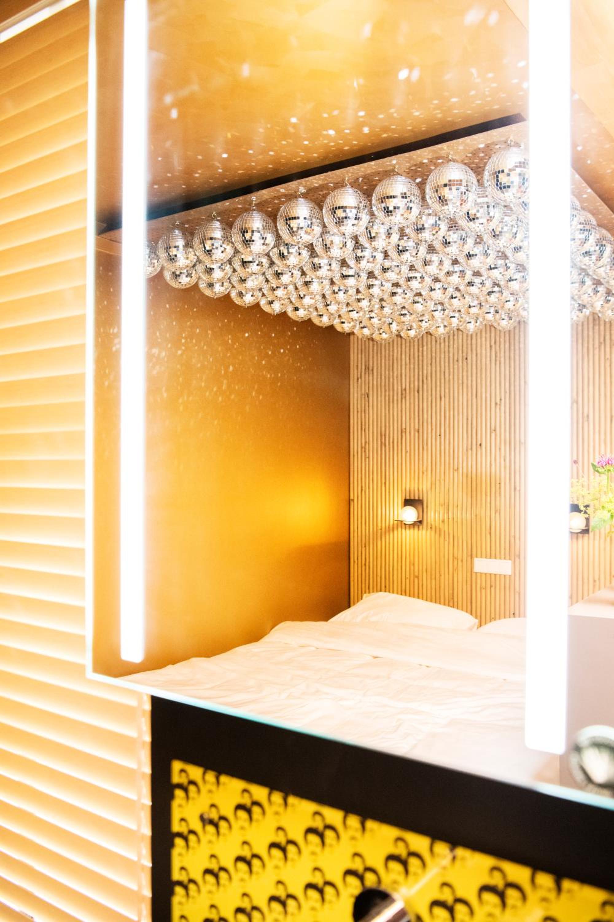 Large Double Room - Photo 9