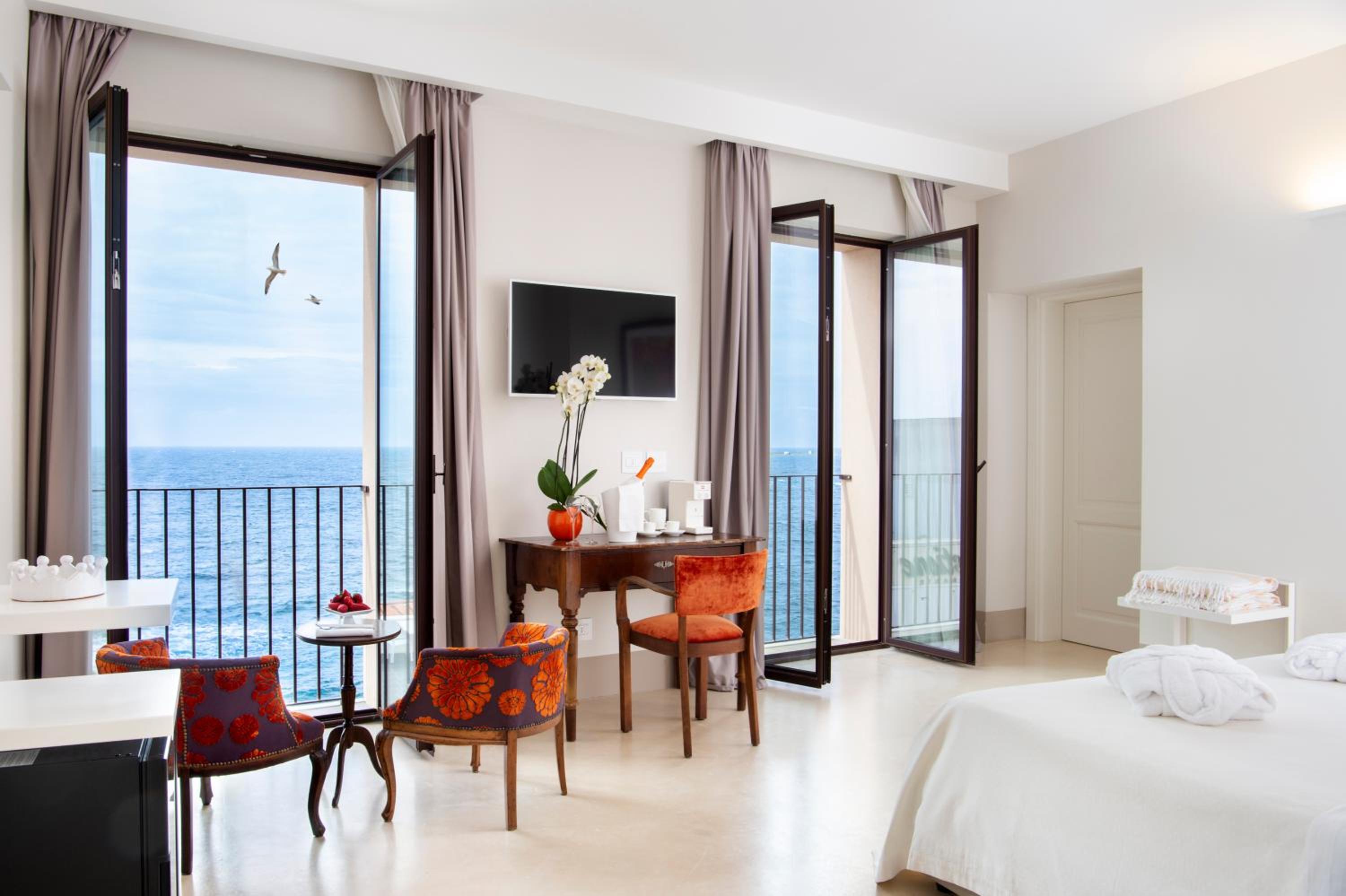 Junior Suite with Sea View photo 2