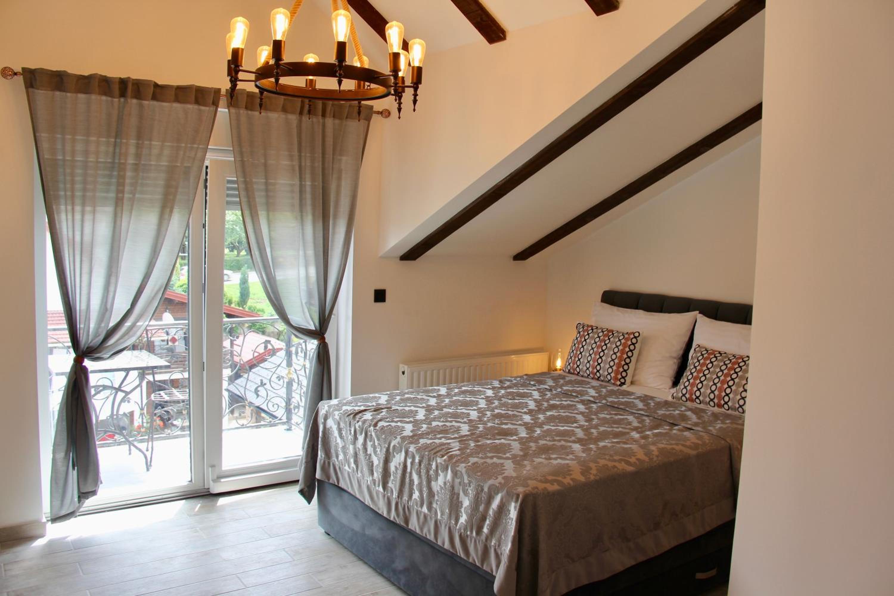 Deluxe Double Room with Balcony - Photo 43