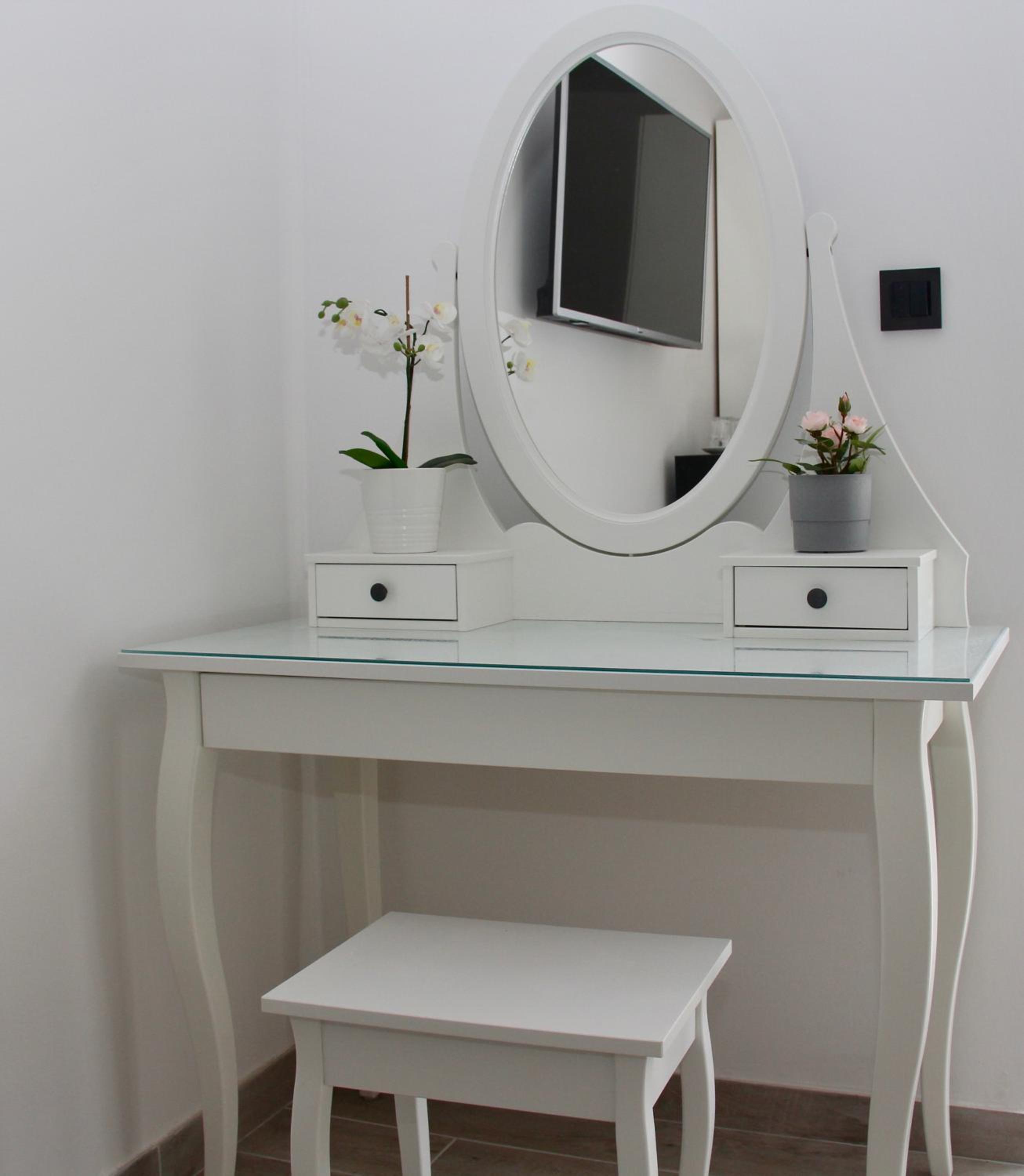 Deluxe Double Room with Balcony - Photo 29