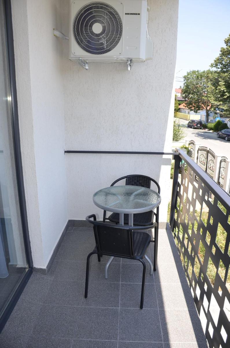 Double Room - Photo 6
