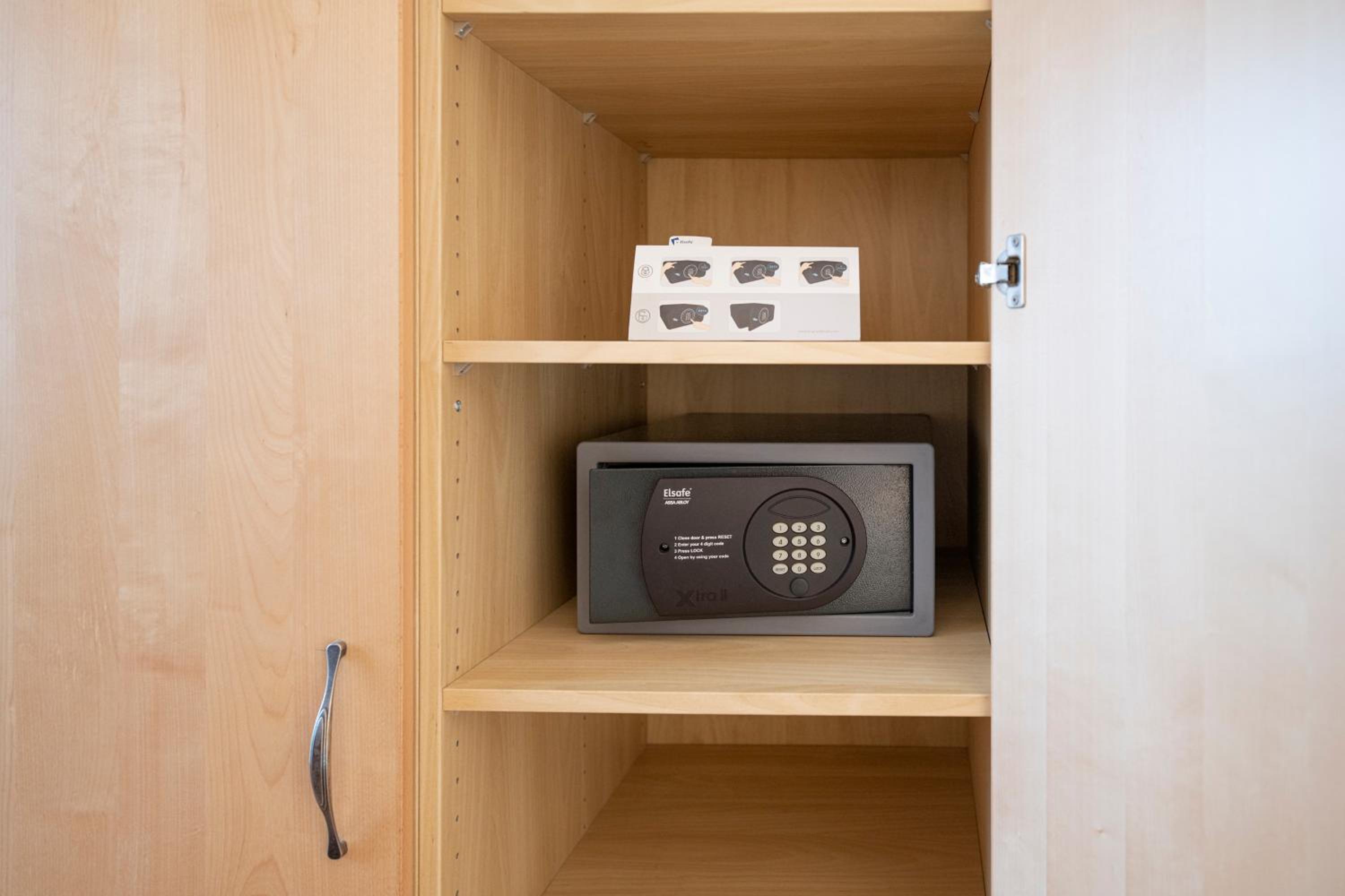 Standard Quadruple Room - Photo 12