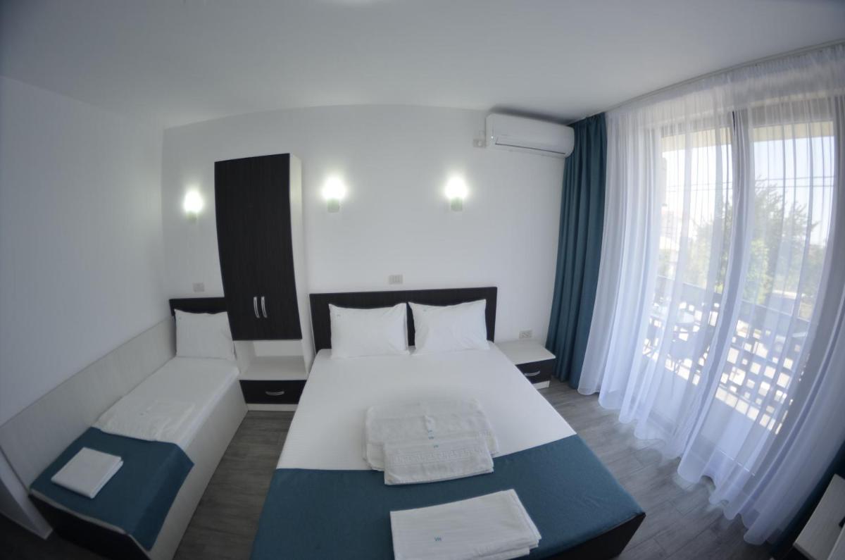 Triple Room - Photo 13