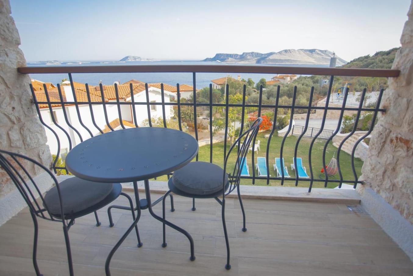 Family Room with Sea View - Photo 4