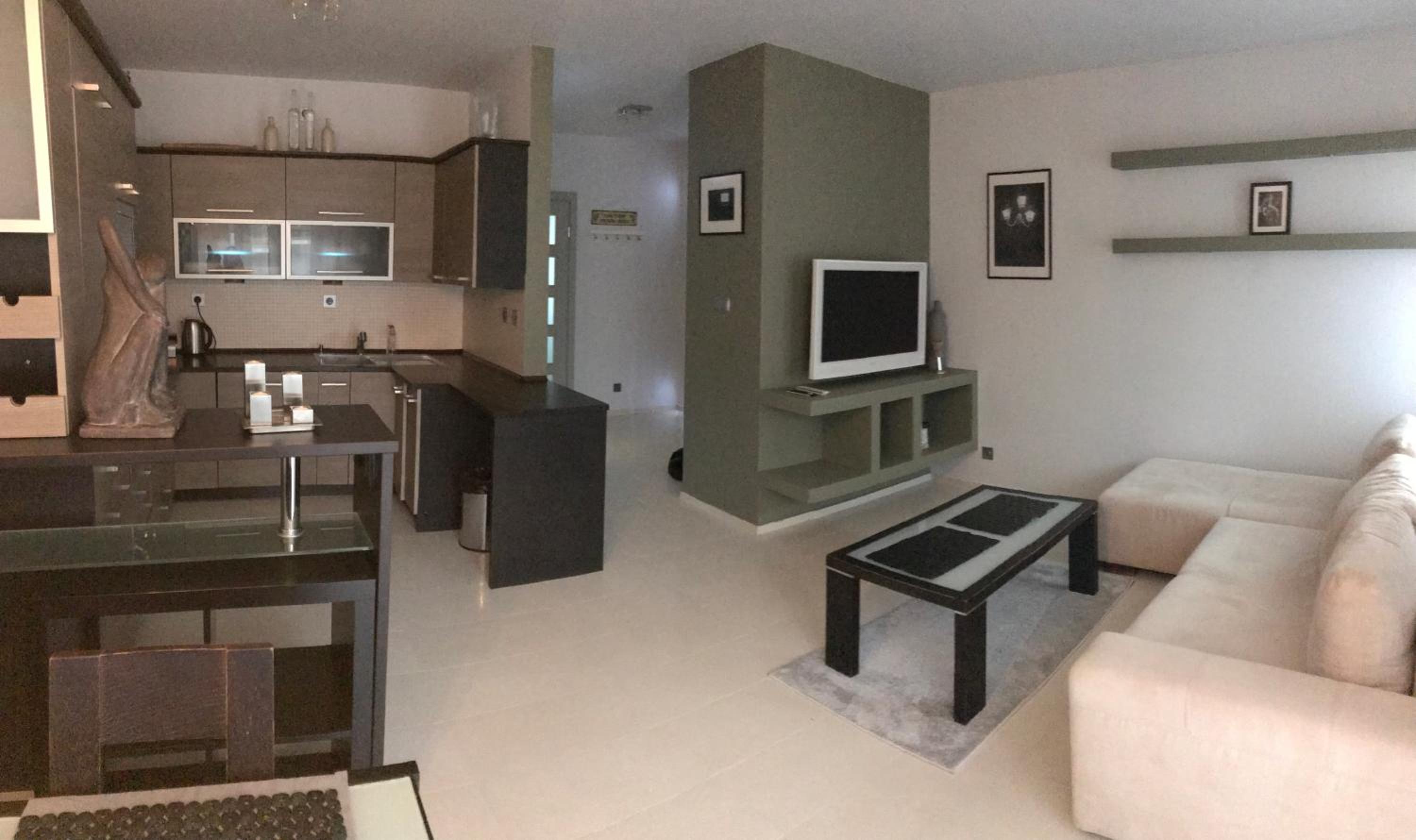 One-Bedroom Apartment photo 1